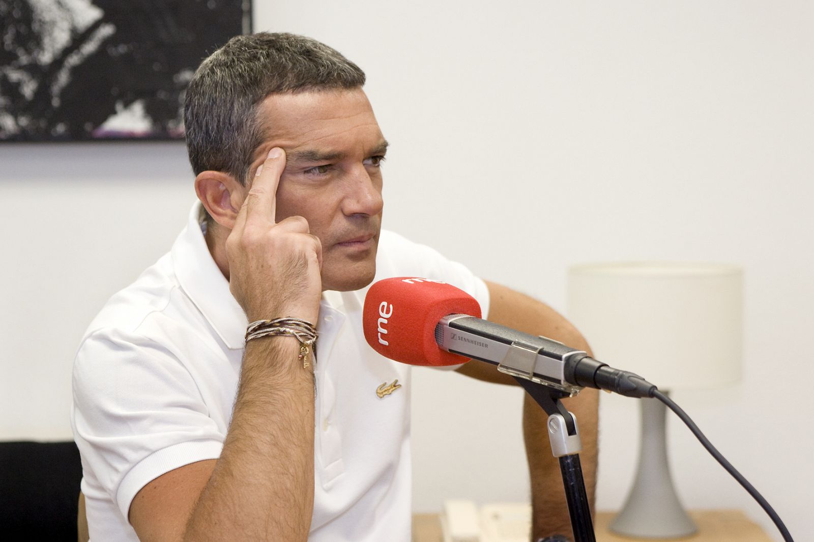 Archivo, Antonio Banderas en una entrevista para RNE