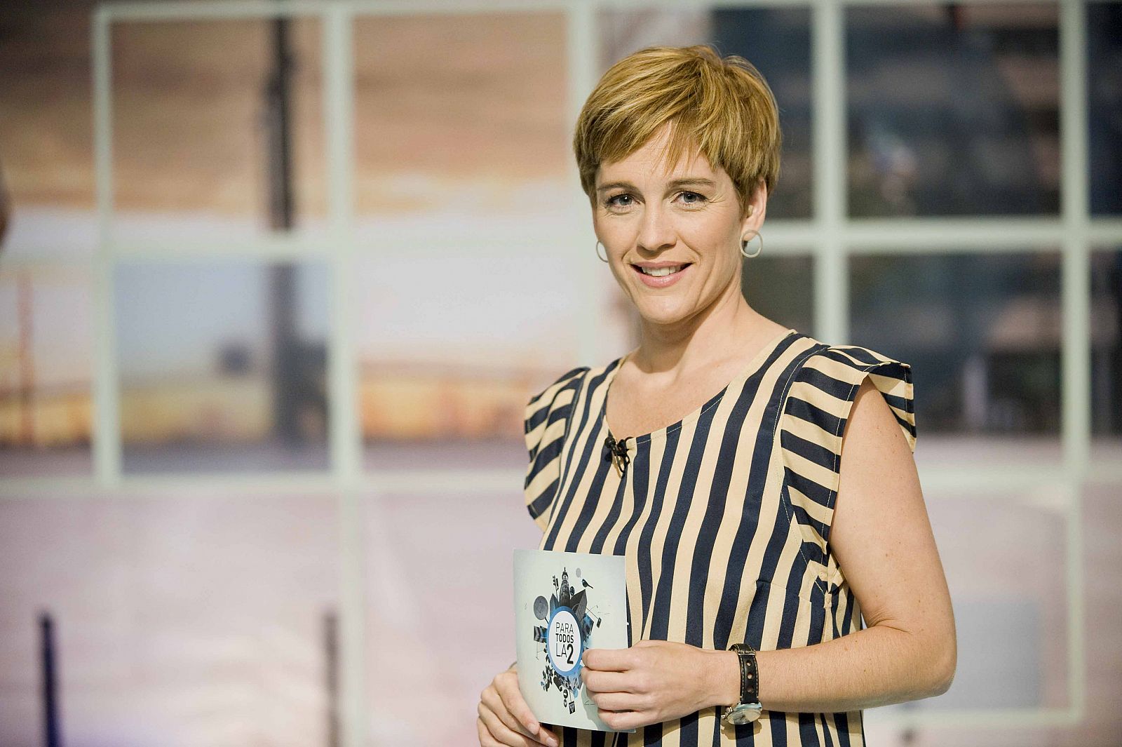 La periodista de TVE Marta Càceres, presentadora de "Para todos La 2"