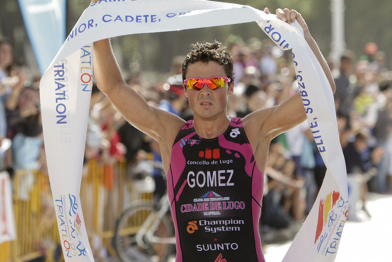 Javier Gómez Noya tras proclamarse vencedor en la prueba del Campeonato de España de Triatlón.
