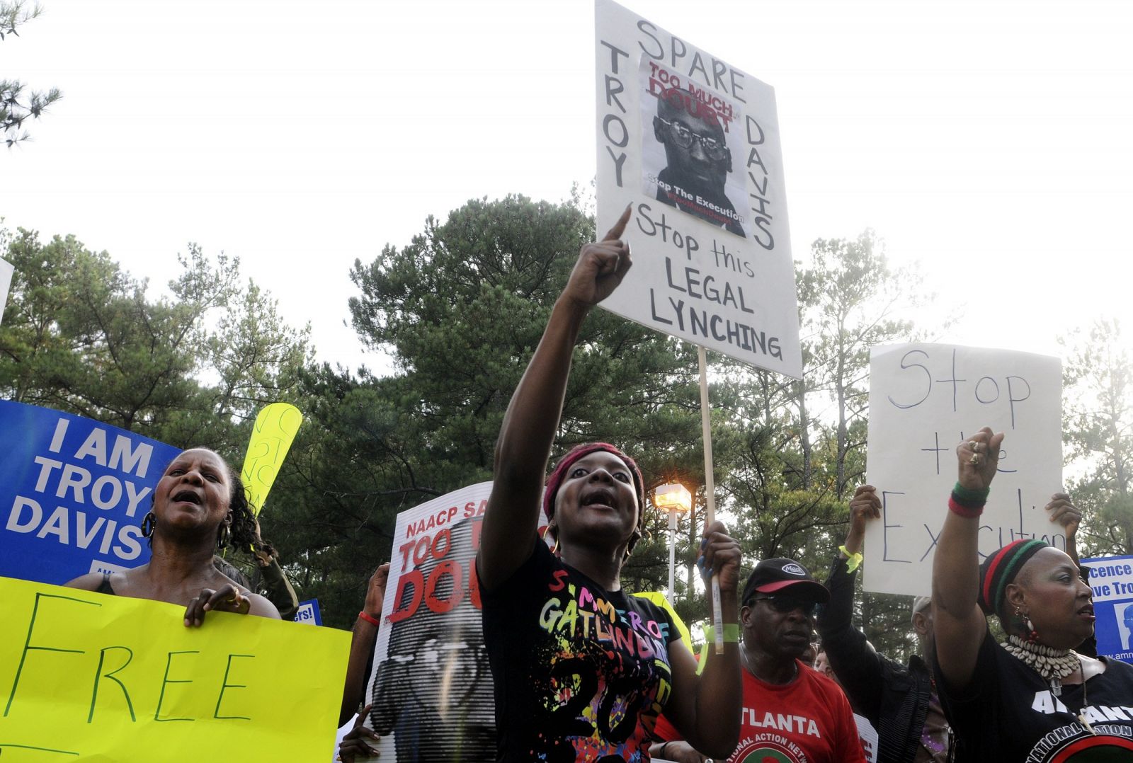 Protesta para pedir el perdón para Troy Davis, el joven ajusticiado en Georgia (EE.UU.) el miércoles