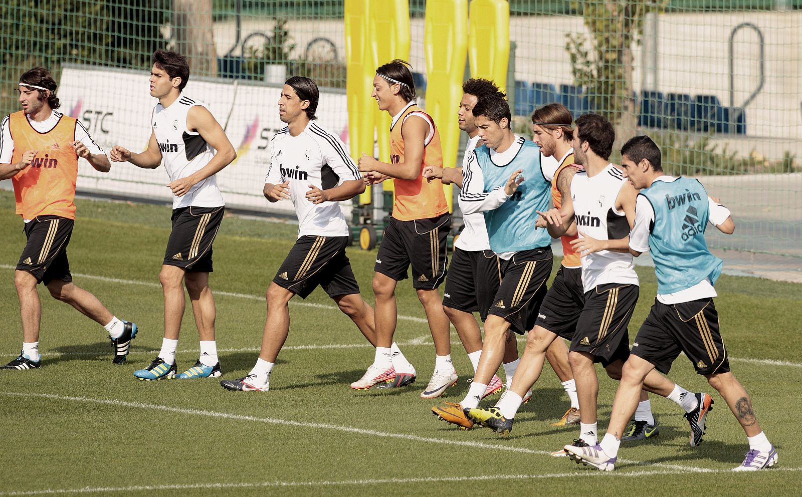 Los jugadores del Madrid, en el entrenamiento previo a la visita del Rayo Vallecano