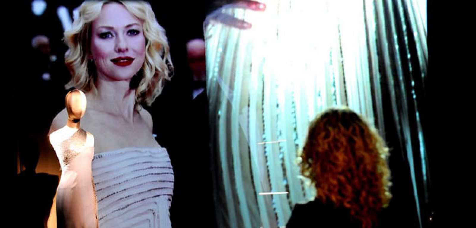 Gran fotografía de la actriz Naomi Watts con el vestido de Gucci que llevó al festival de cine de Cannes en 2010.