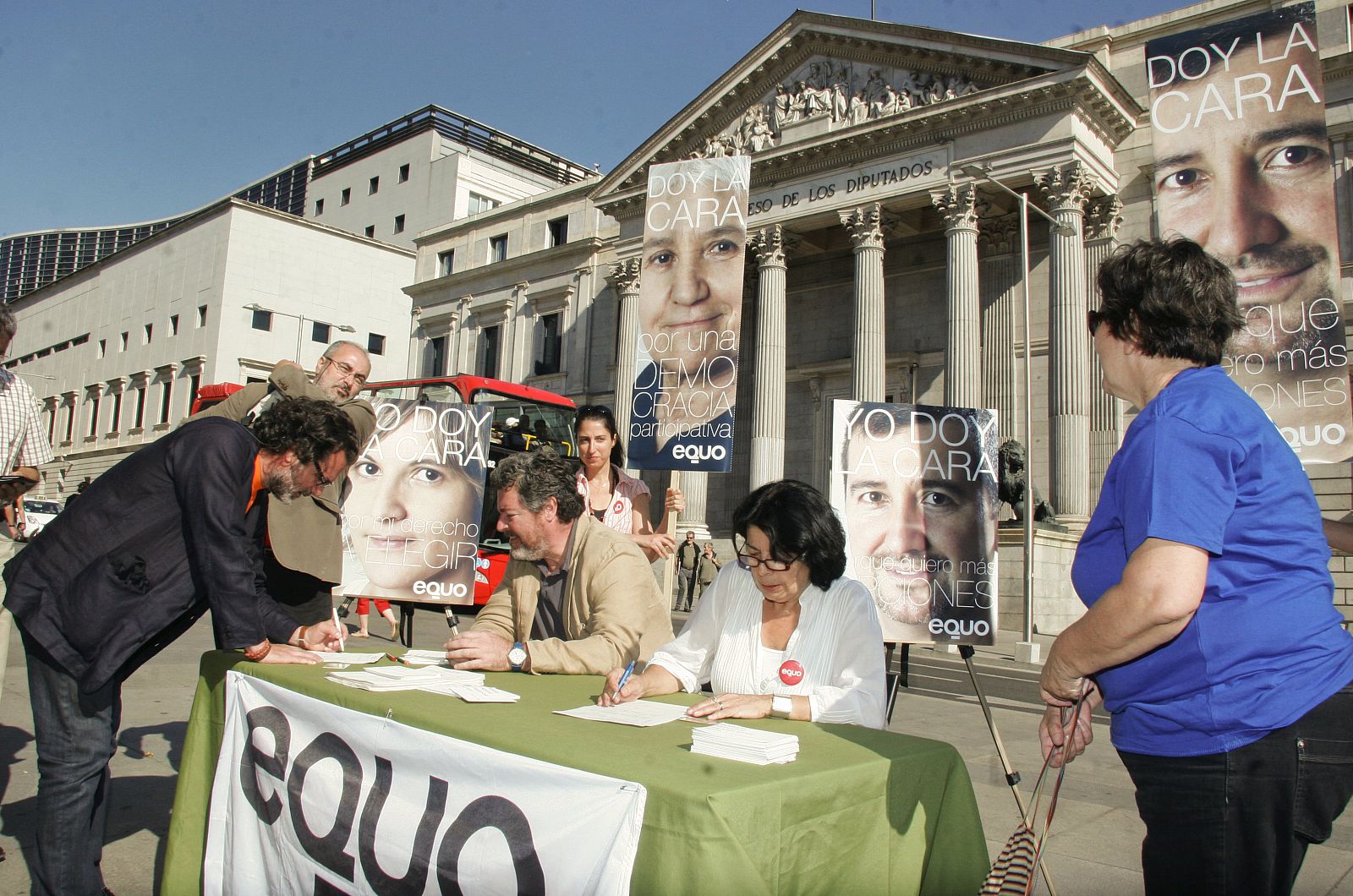 Recogida de firmas de Equo