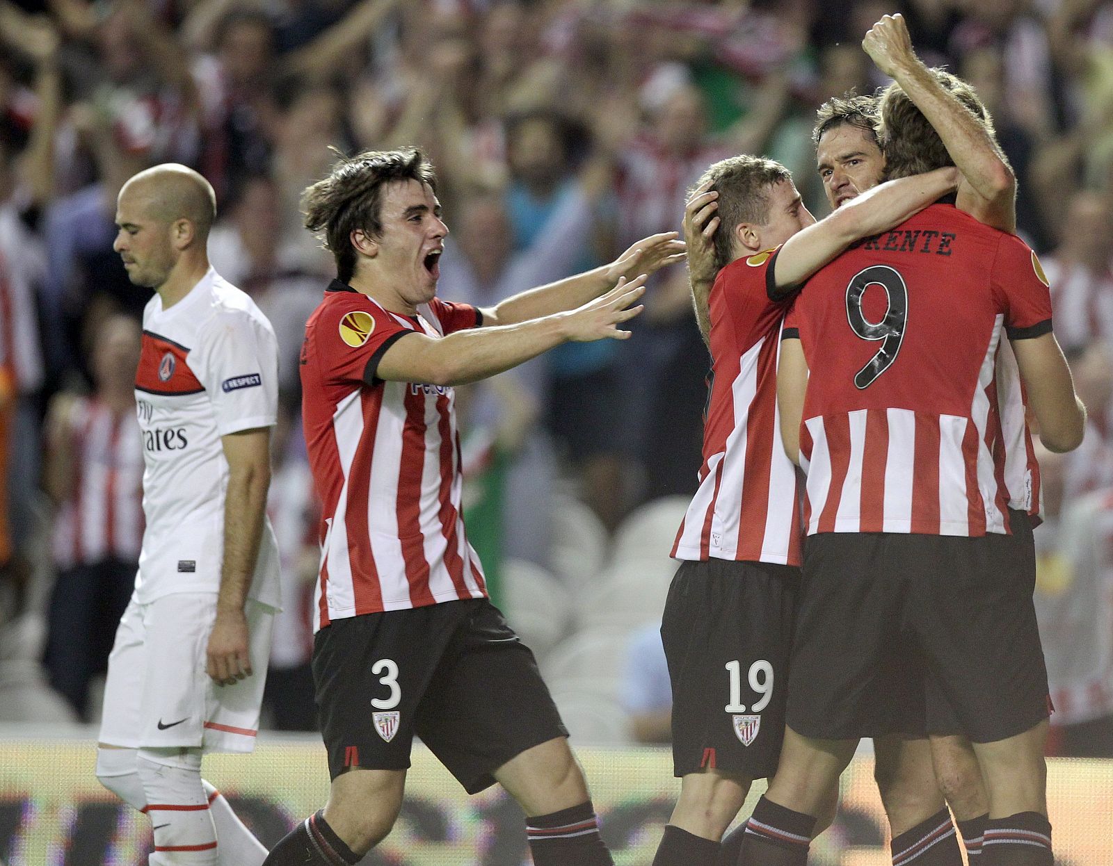 Los jugadores del Athletic de Bilbao celebran el golazo de Gabilondo