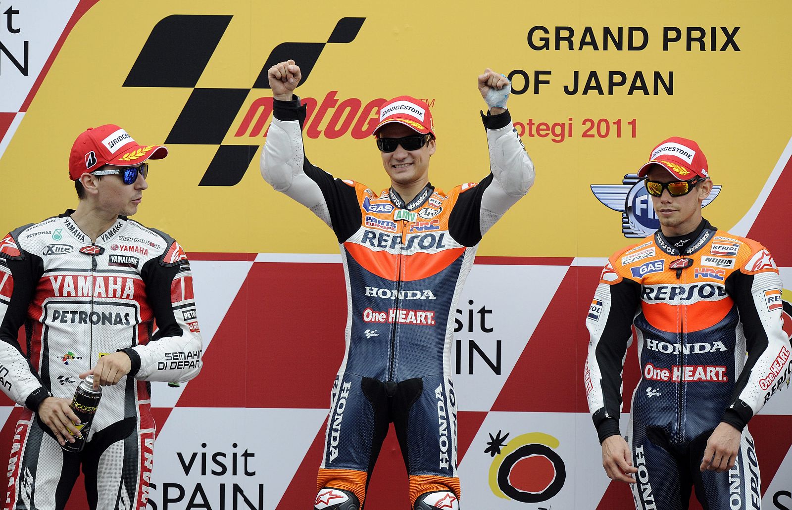 Los pilotos españoles Jorge Lorenzo de Yamaha, Dani Pedrosa de Honda y el australiano Casey Stoner, podio en el Gran Premio de Japón.