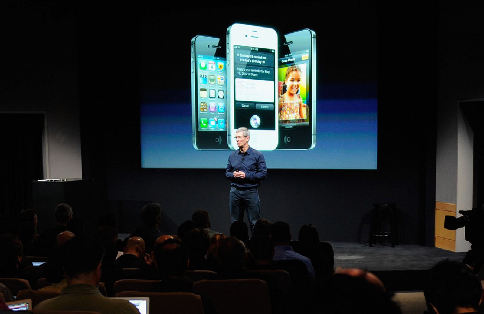 Tim Cook, sustituto de Steve Jobs al frente de Apple, fue el encargado de presentar el iPhone 4S
