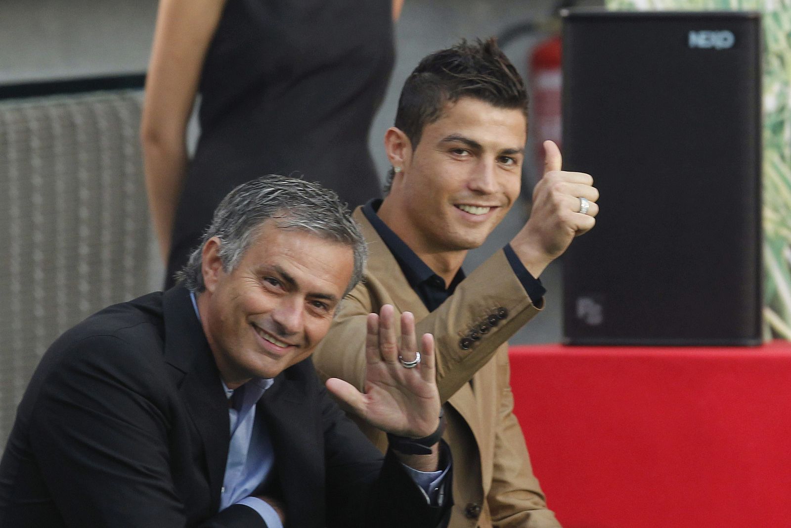 El entrenador del Real Madrid, José Mourinho, y el delantero, Cristiano Ronaldo, en la entrega de los Premios Marca de fútbol 2011.