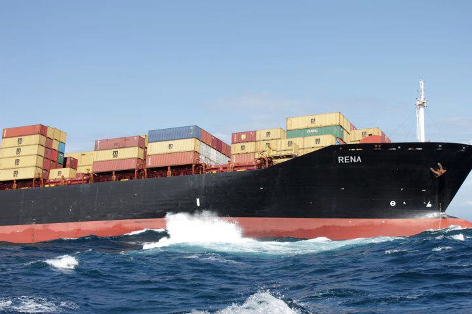 Imagen del carguero de bandera liberiana Rena, naufragado frente a las costas de Nueva Zelanda