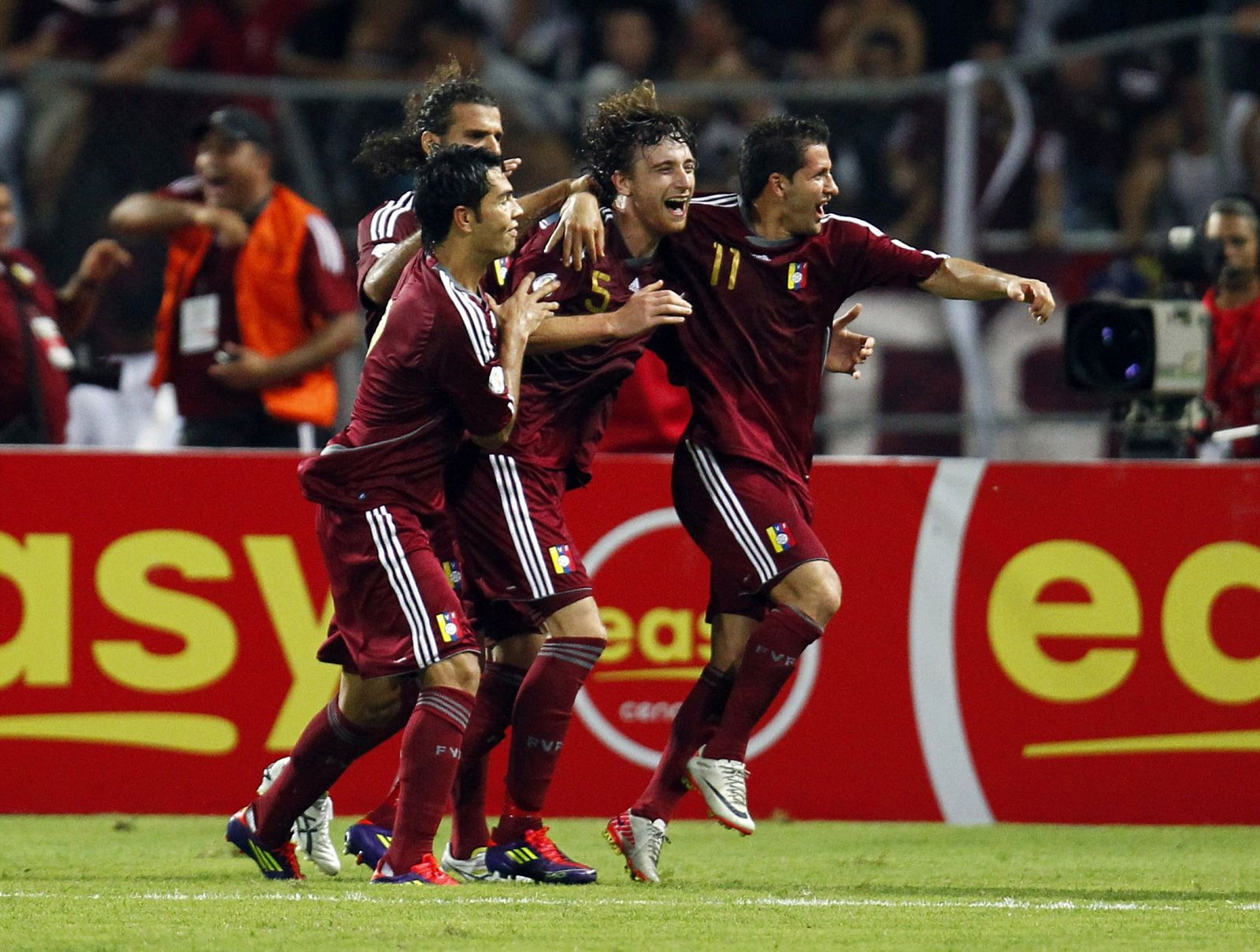 Amorebieta celebra su gol ante Argentina