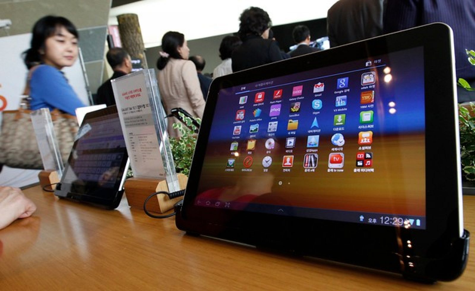 Es la segunda ocasión que Apple logra frenar la distribución del último tablet de Samsung