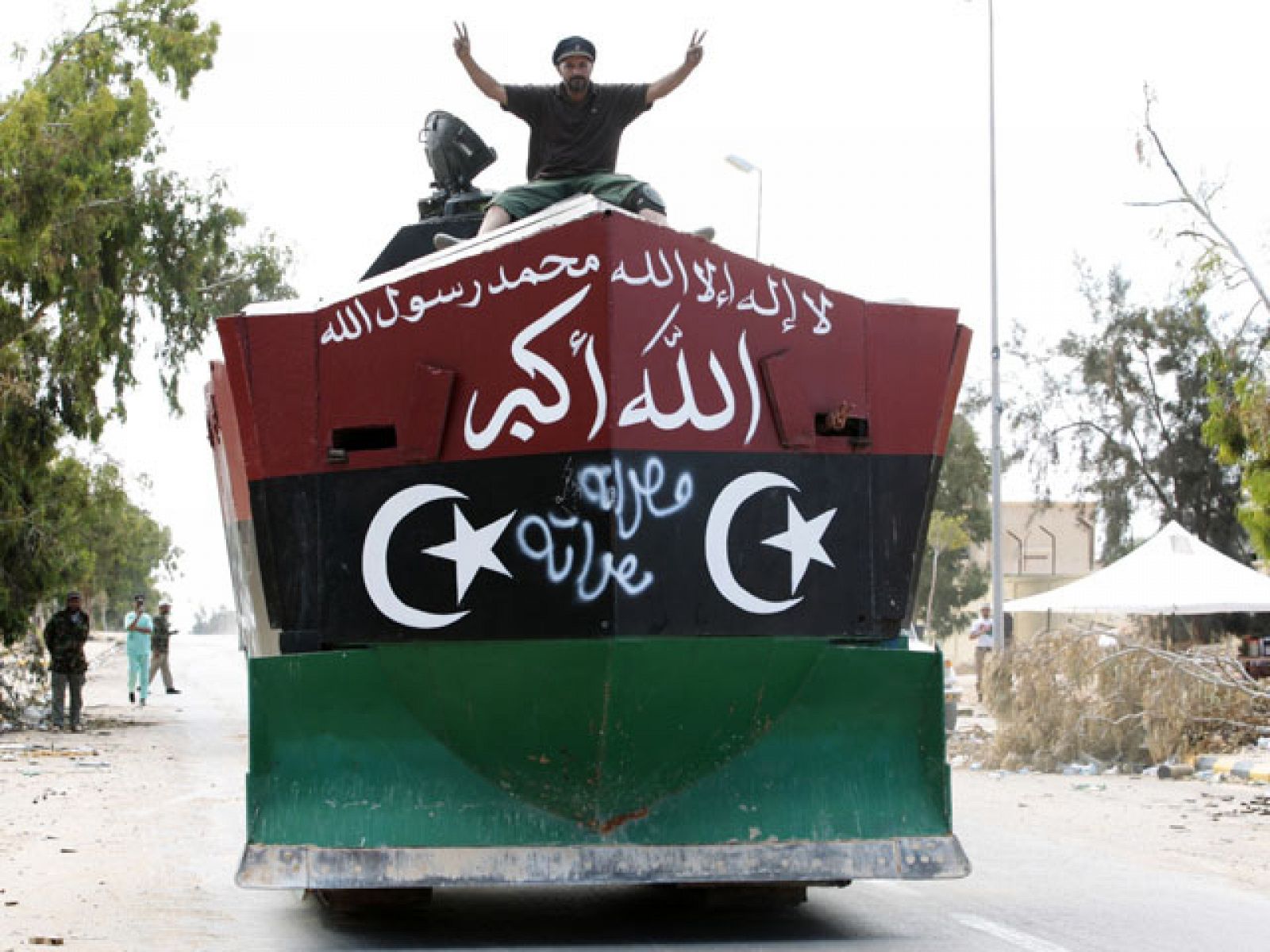 Imagen del vehículo de defensa elaborado por los rebeldes en Misrata