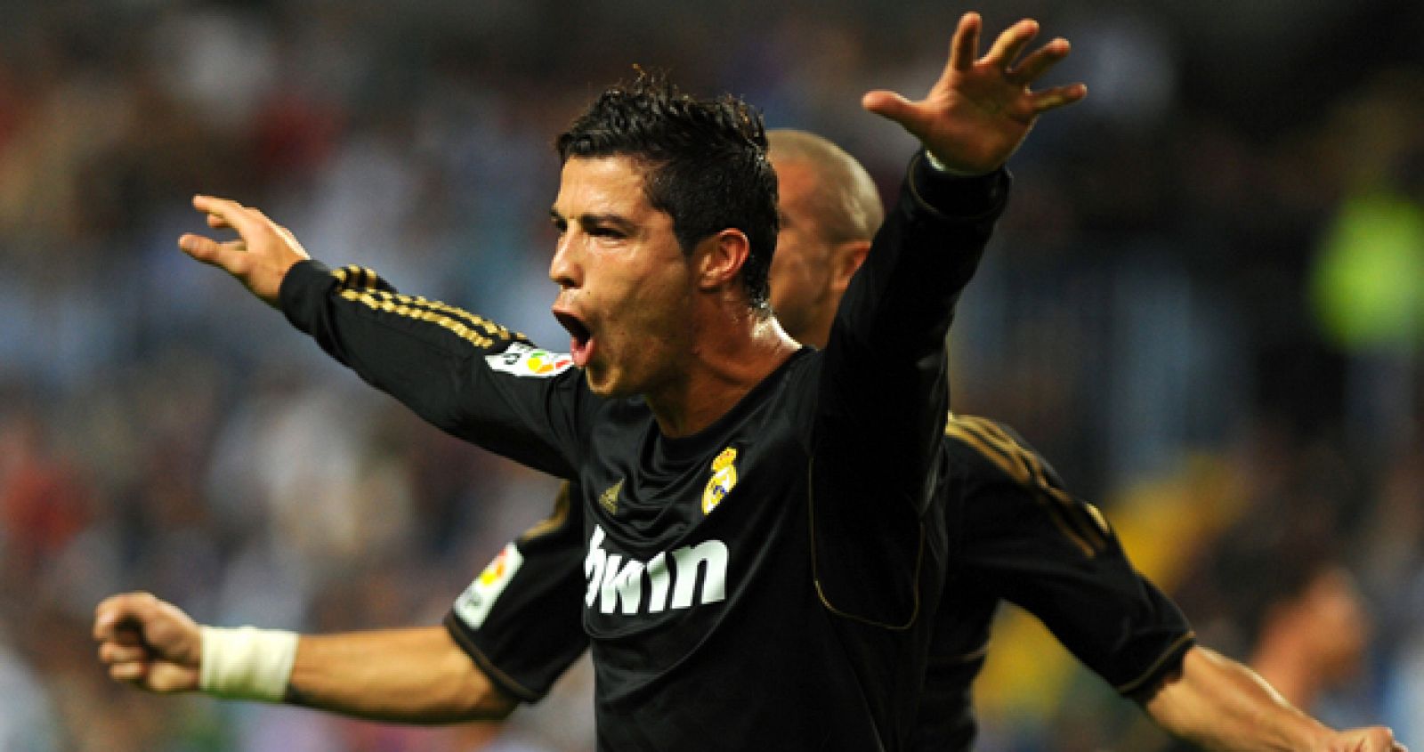 Cristiano Ronaldo celebra uno de sus goles ante el Málaga.