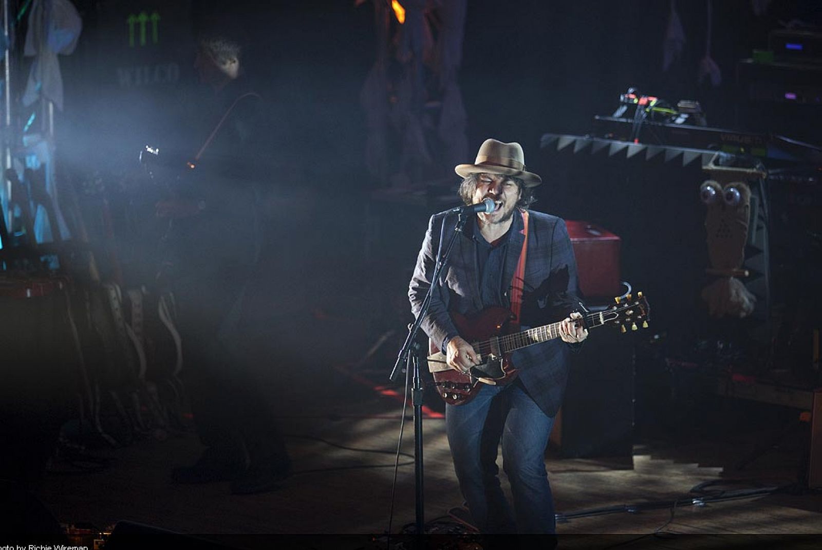 El líder de Wilco, Jeff Tweedy, durante un concierto de la gira de 'The Whole Love'.