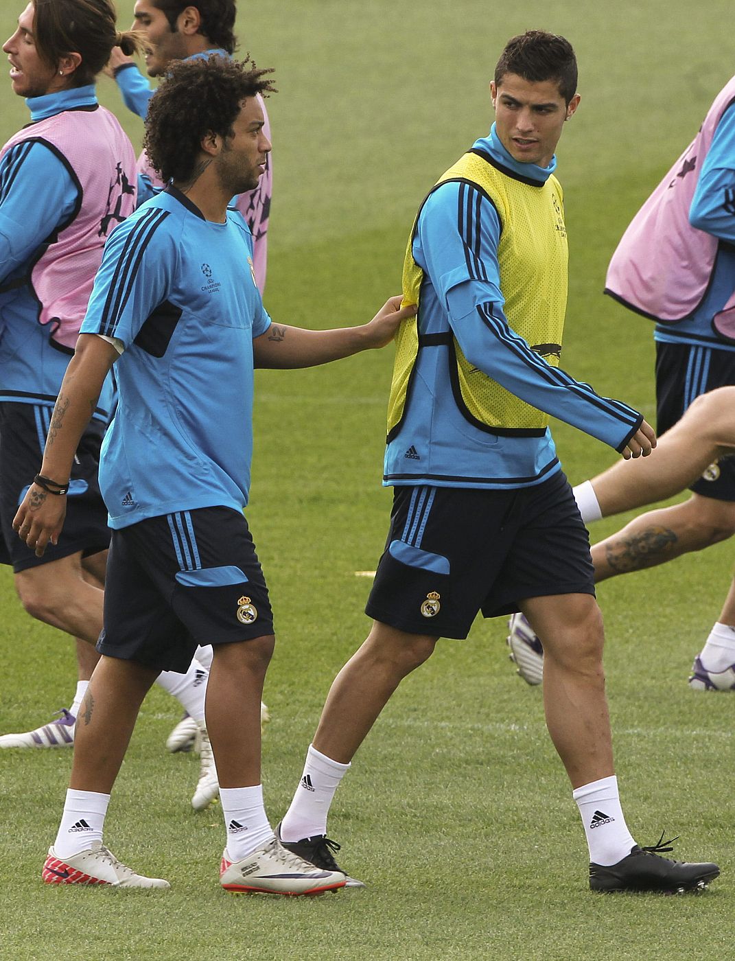 Marcelo, junto a Cristiano Ronaldo, en el último entrenamiento del Real Madrid antes de viajar a Lyon.