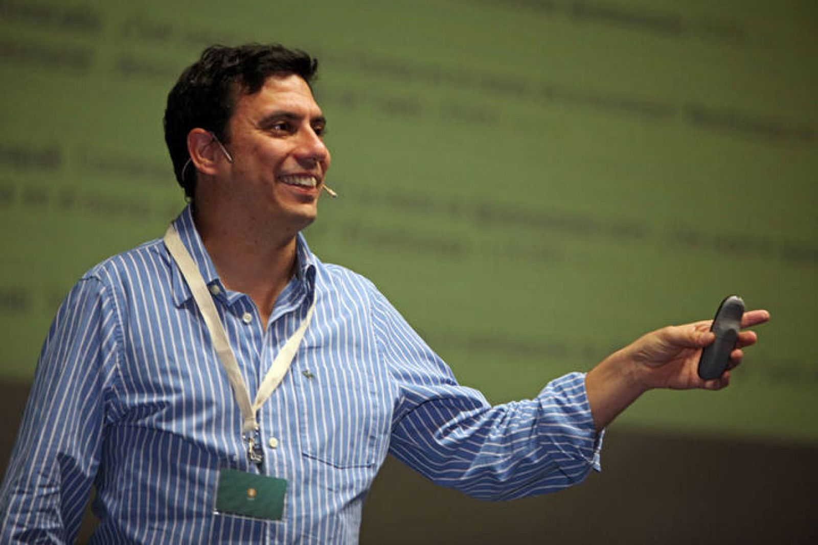 Sebastián Muriel, responsable de Tuenti, durante la charla que ha protagonizado en el EBE. 