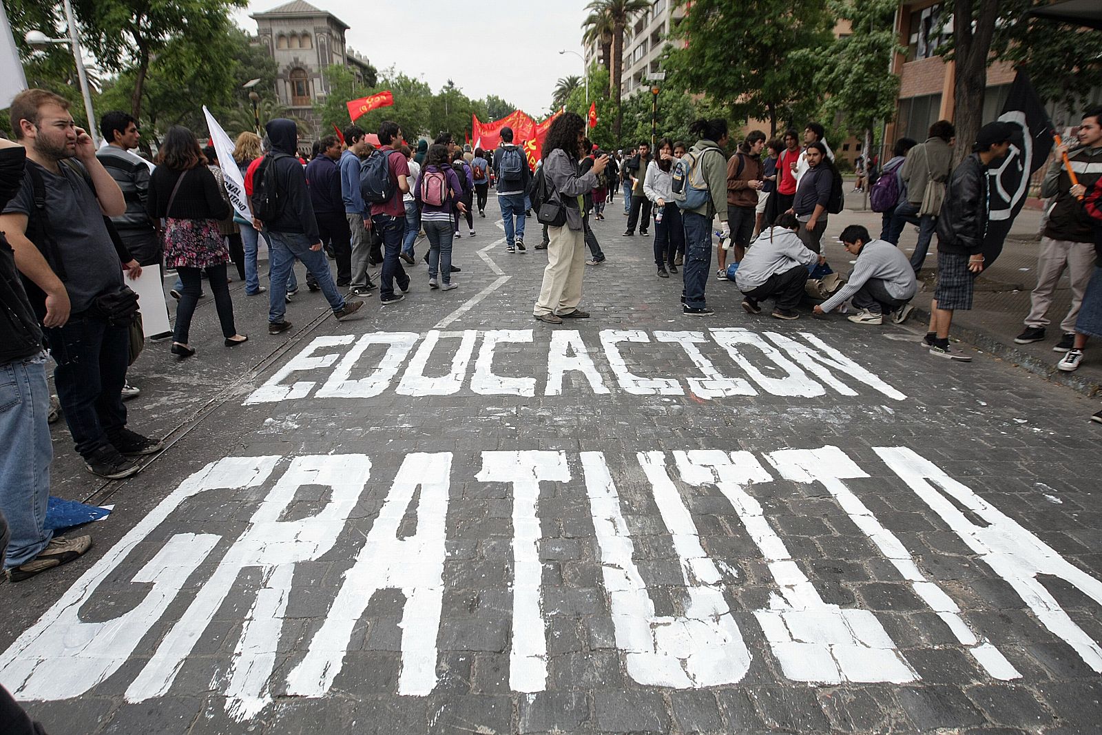 Manifestación de profesores en estudiantes en Santiago de Chile, este viernes