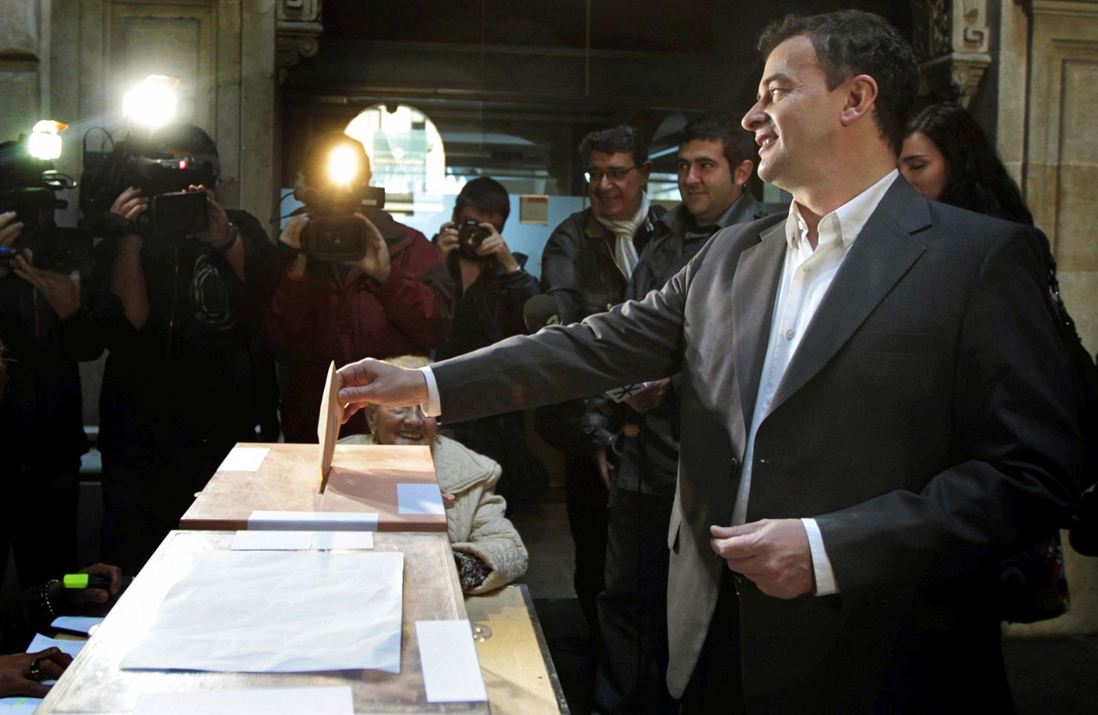 Alfred Bosch vota en Barcelona