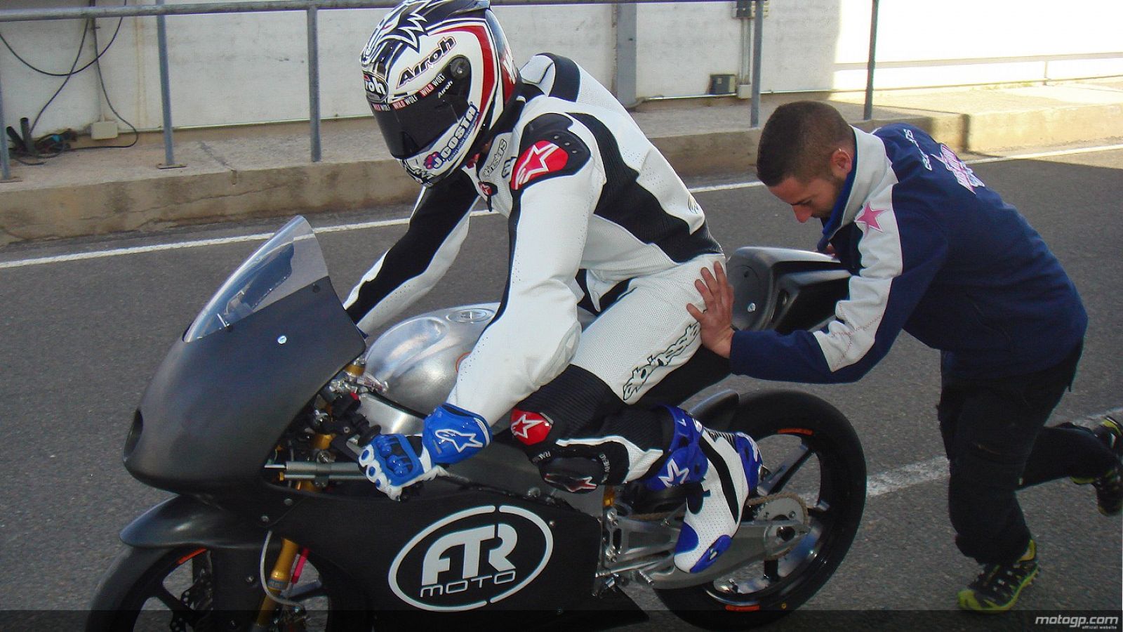 Maverick Viñales sigue con el desarrollo de la Moto3 del BQR.