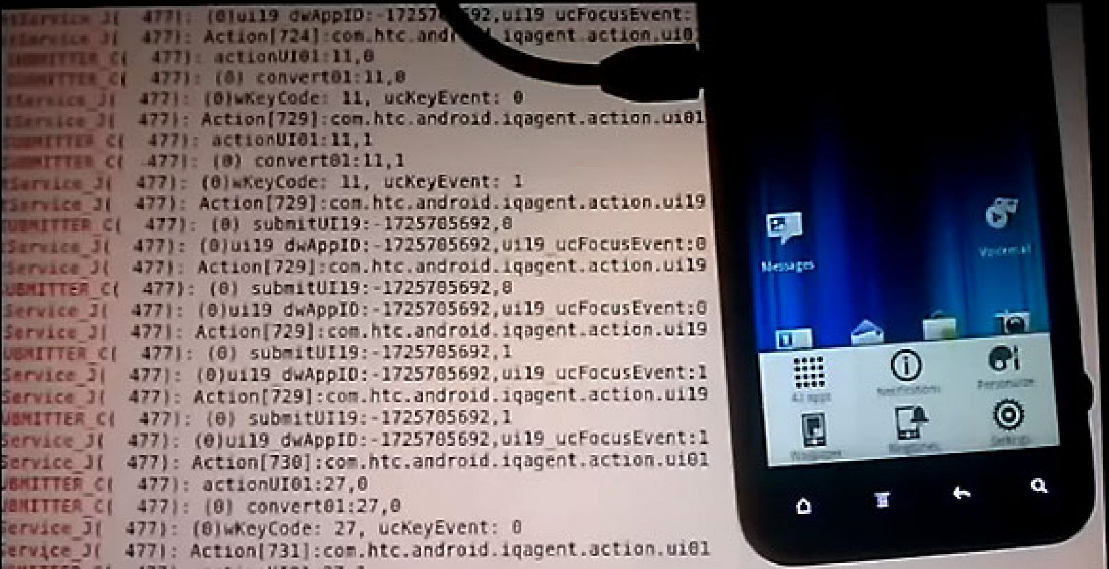 Captura de pantalla del vídeo publicado por el desarrollador que denuncia la intrusión de Carrier IQ