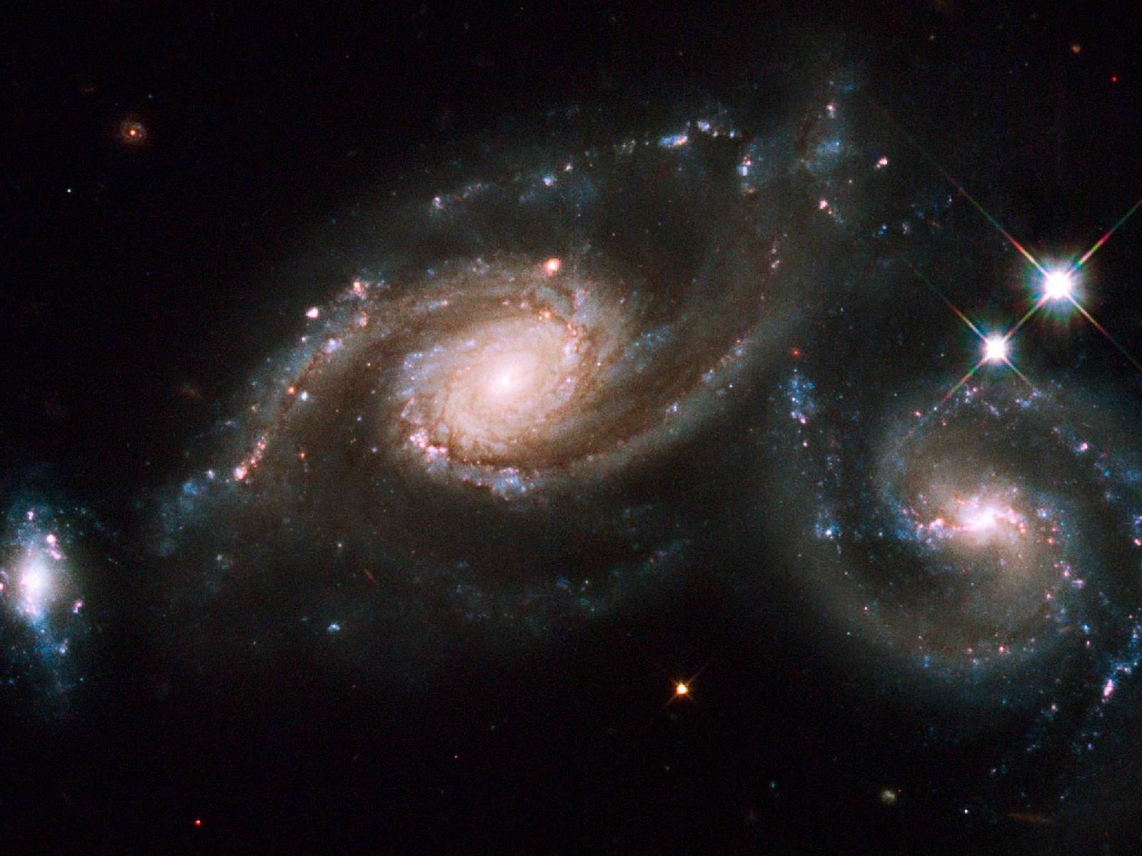 El grupo de galaxias Arp 274 captado por el telescopio Hubble.