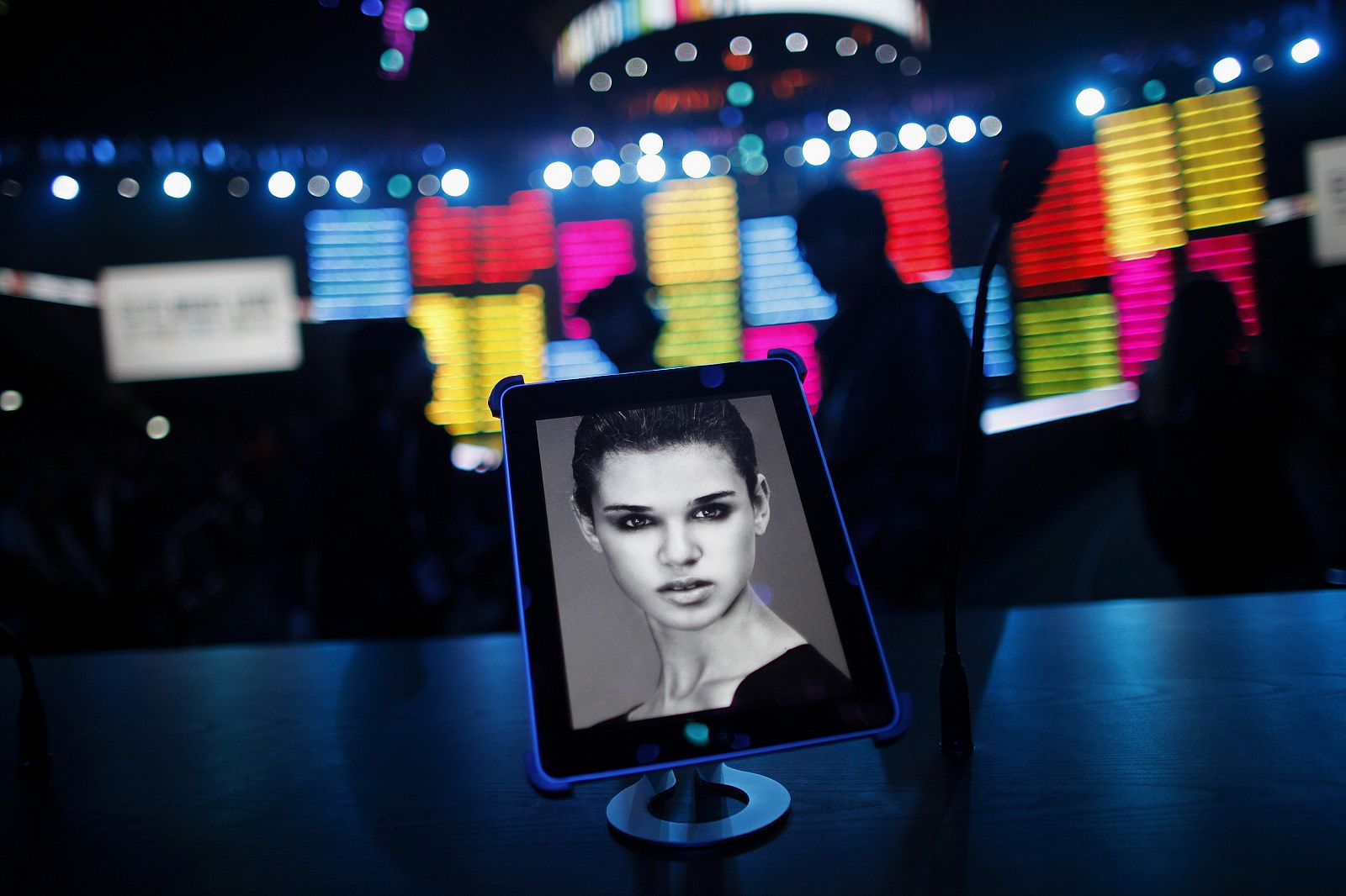 Foto de una modelo en un iPad durante un concurso de belleza celebrado en Shanghai (China)