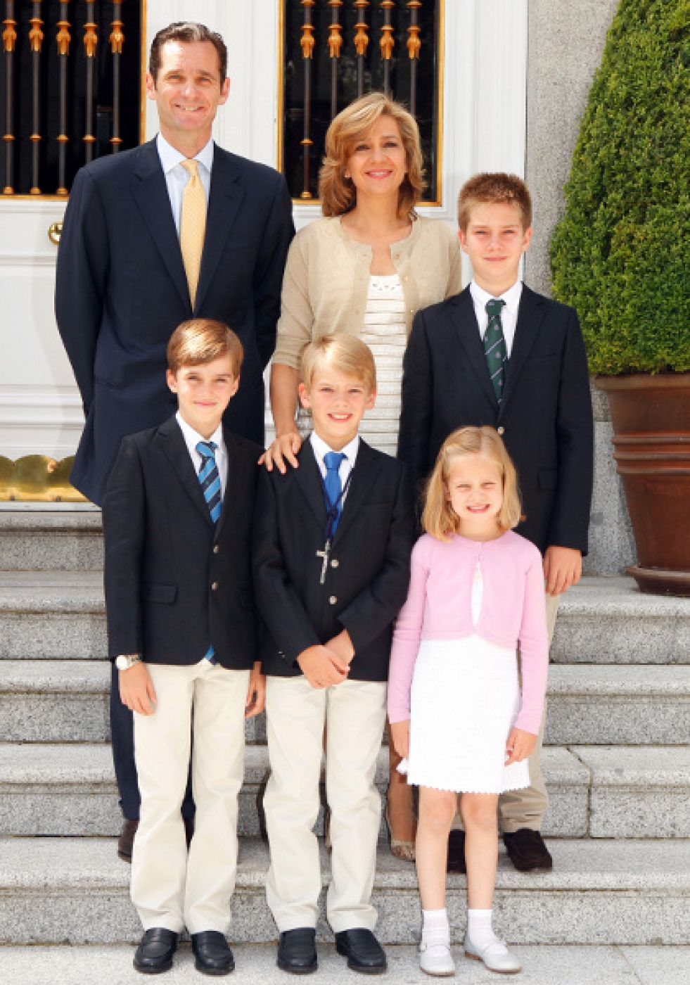 Los duques de Palma eligen la foto de la comunión de unos de sus hijos como felicitación