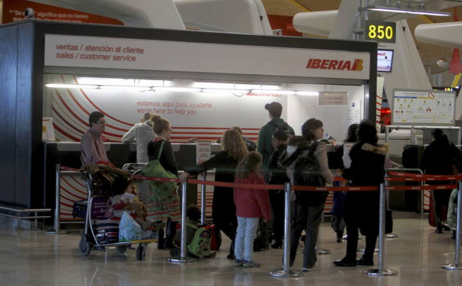 Mostrador de Atención al Cliente de Iberia en la Terminal 4 del aeropuerto madrileño de Barajas.