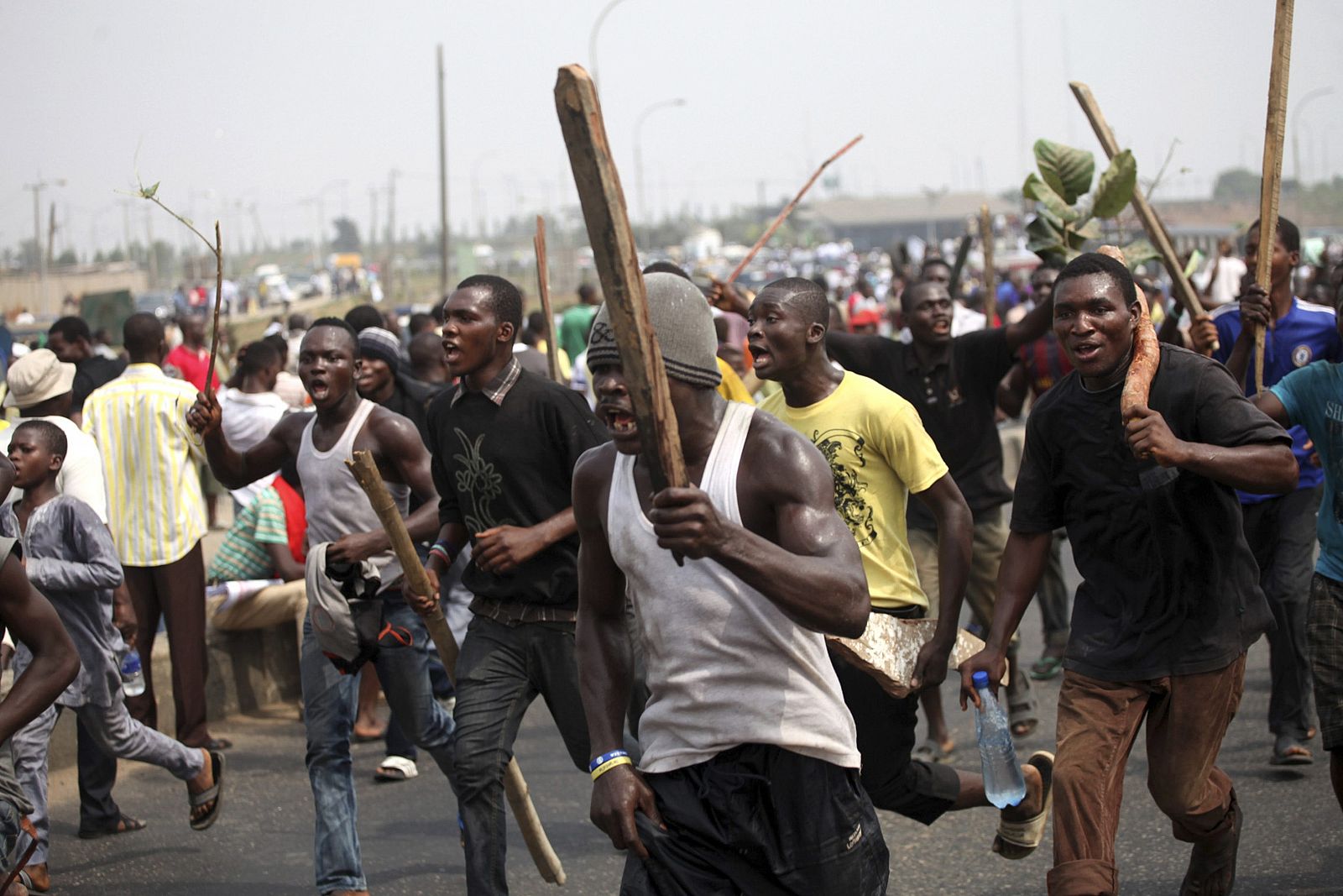 Jornada de huelga en Nigeria por el alza del precio de los combustibles.