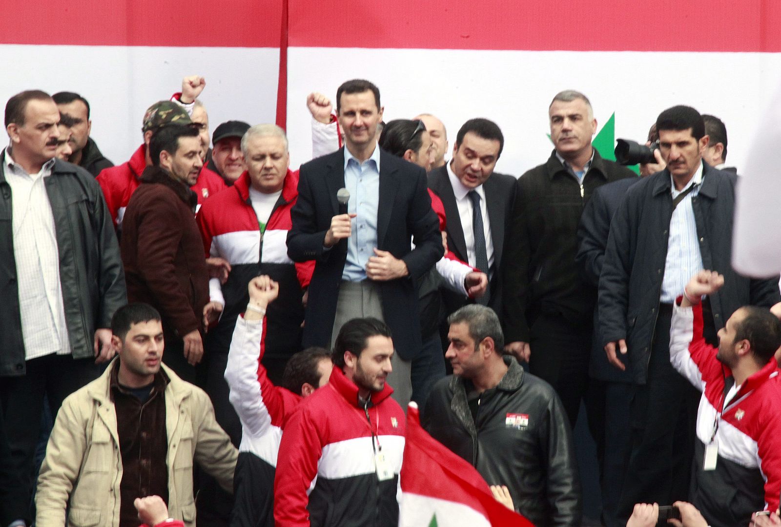 El presidente sirio, Bachar al Asad, pronuncia un discurso ante miles de seguidores en Damasco