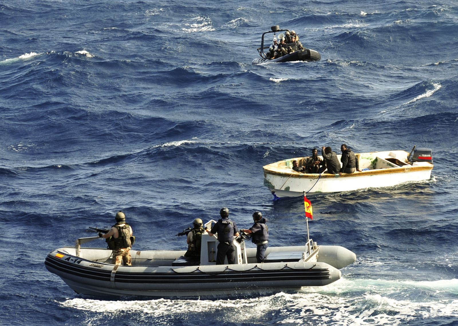 Foto facilitada por el Ministerio de Defensa de miembros de la Armada española integrantes del buque "Patiño".