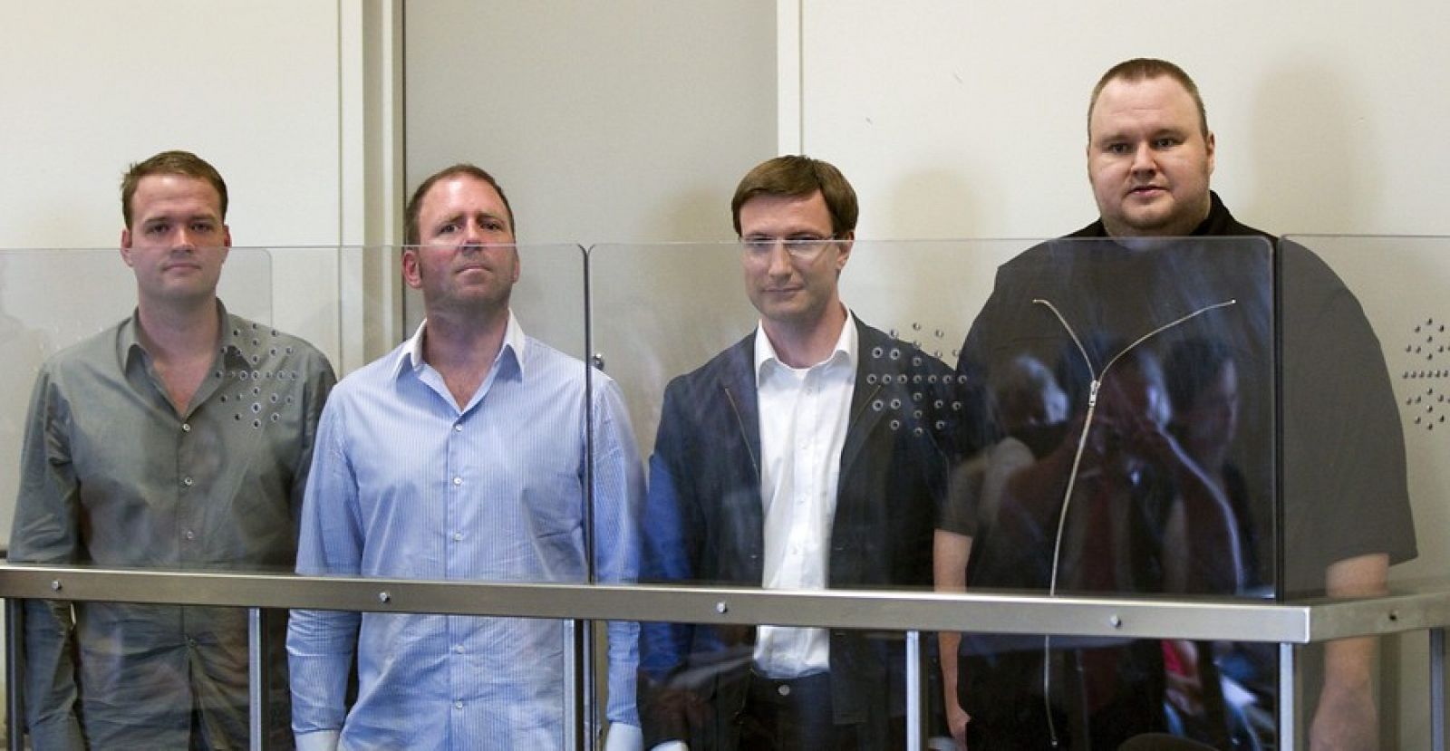 Bram van der Kolk, Finn Batato, Mathias Ortmann y el fundador de la popular página de descargas MegaUpload, Kim Schmitz, están en prisión preventiva