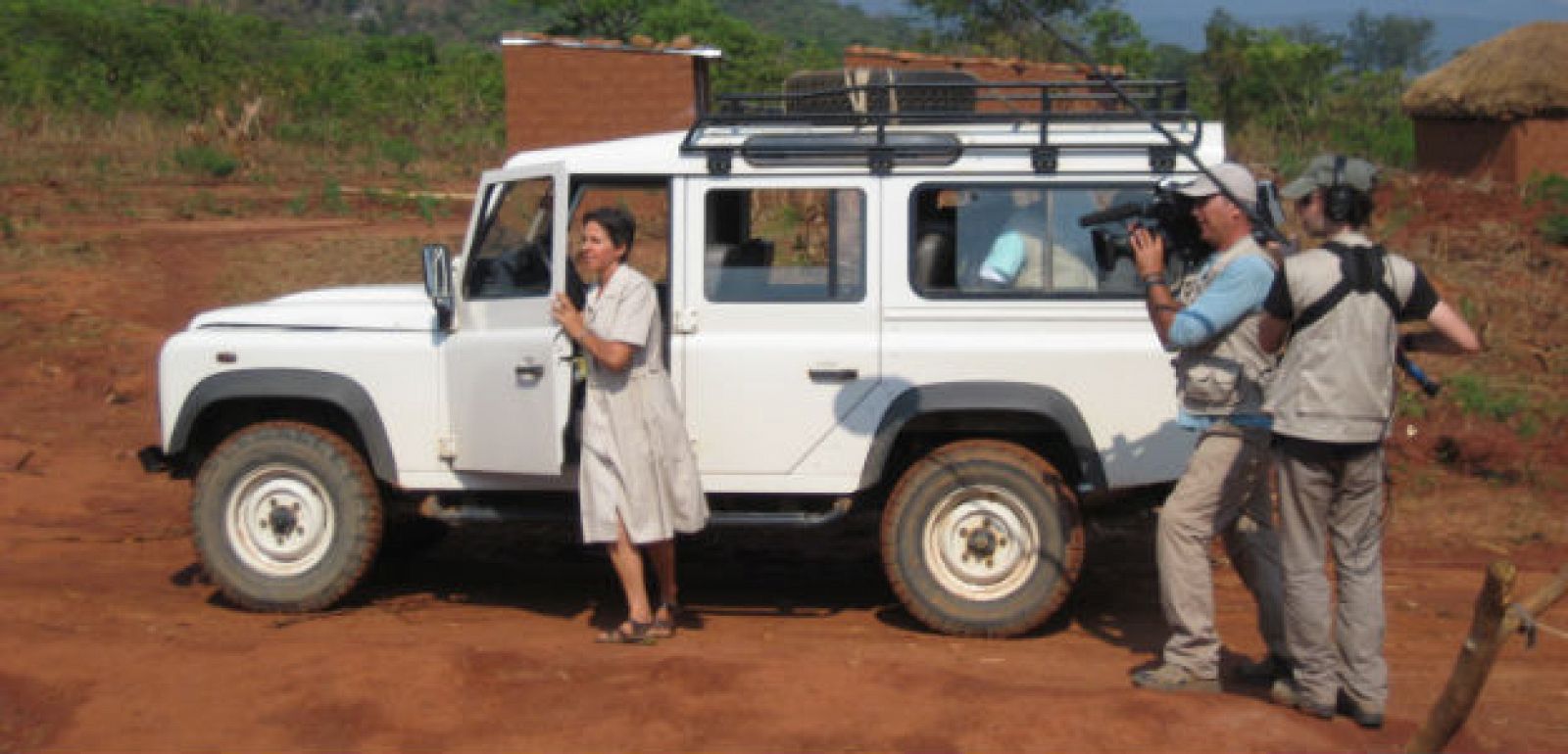 Con María José Valero y su clínica móvil en tierras de Angola