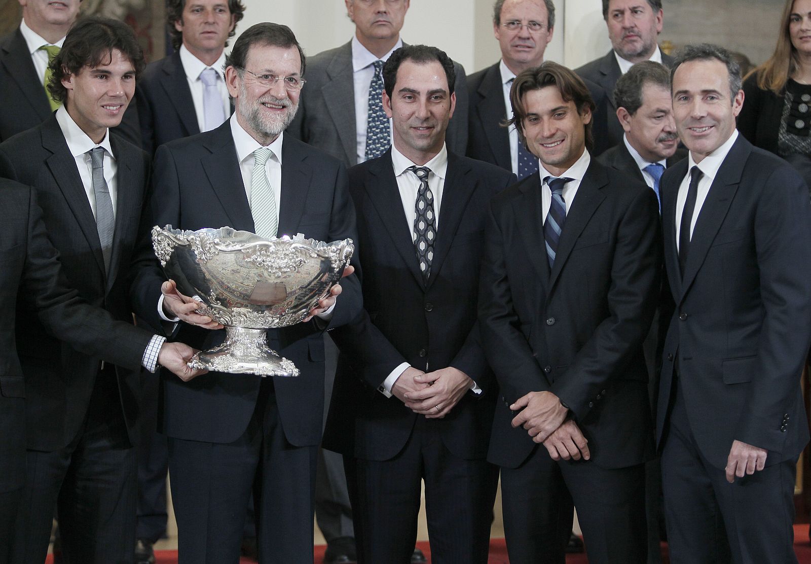 El presidente del Gobierno, Mariano Rajoy, posa junto al equipo español de Copa Davis.