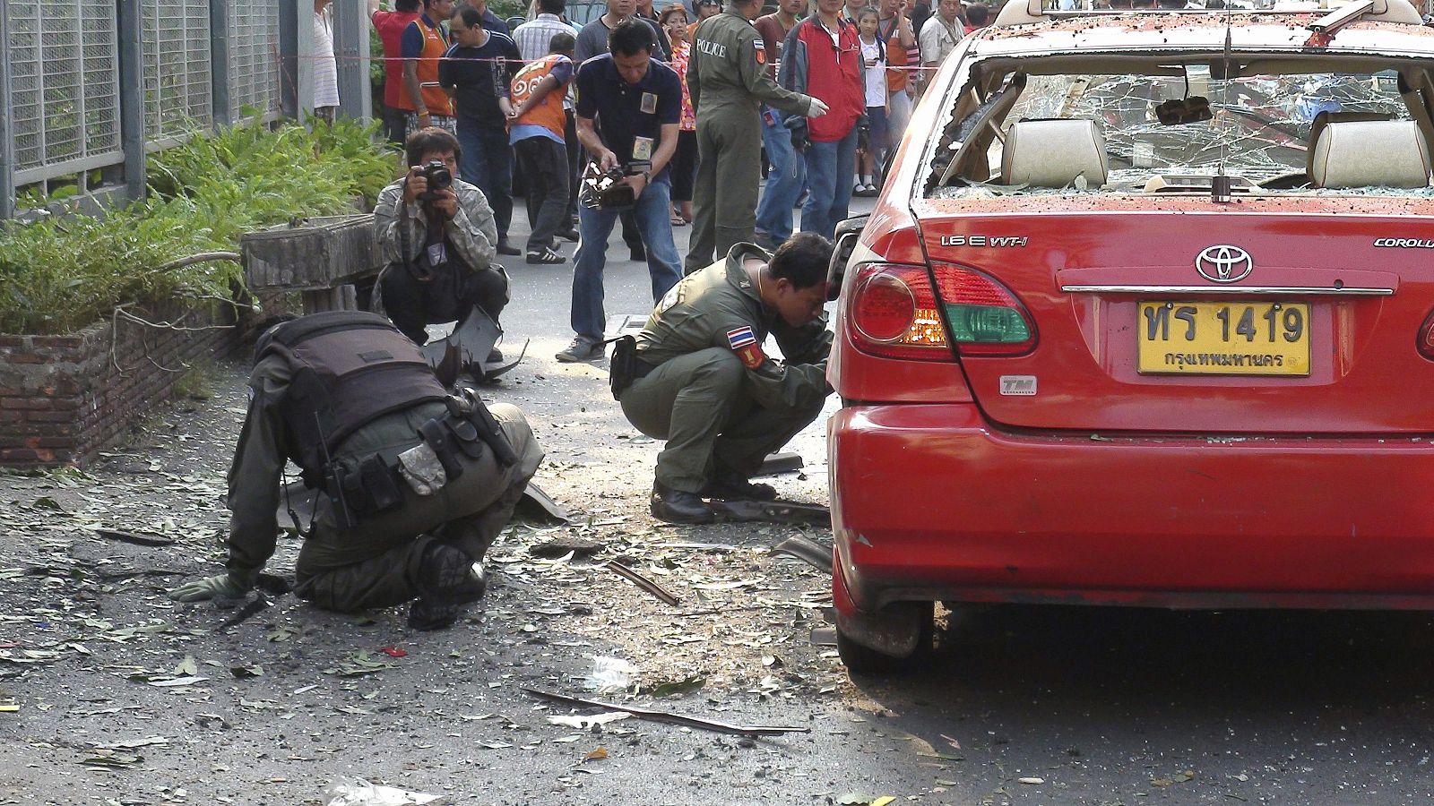 La Policía tailandesa investiga, el martes, en el lugar de la explosión en Bangkok