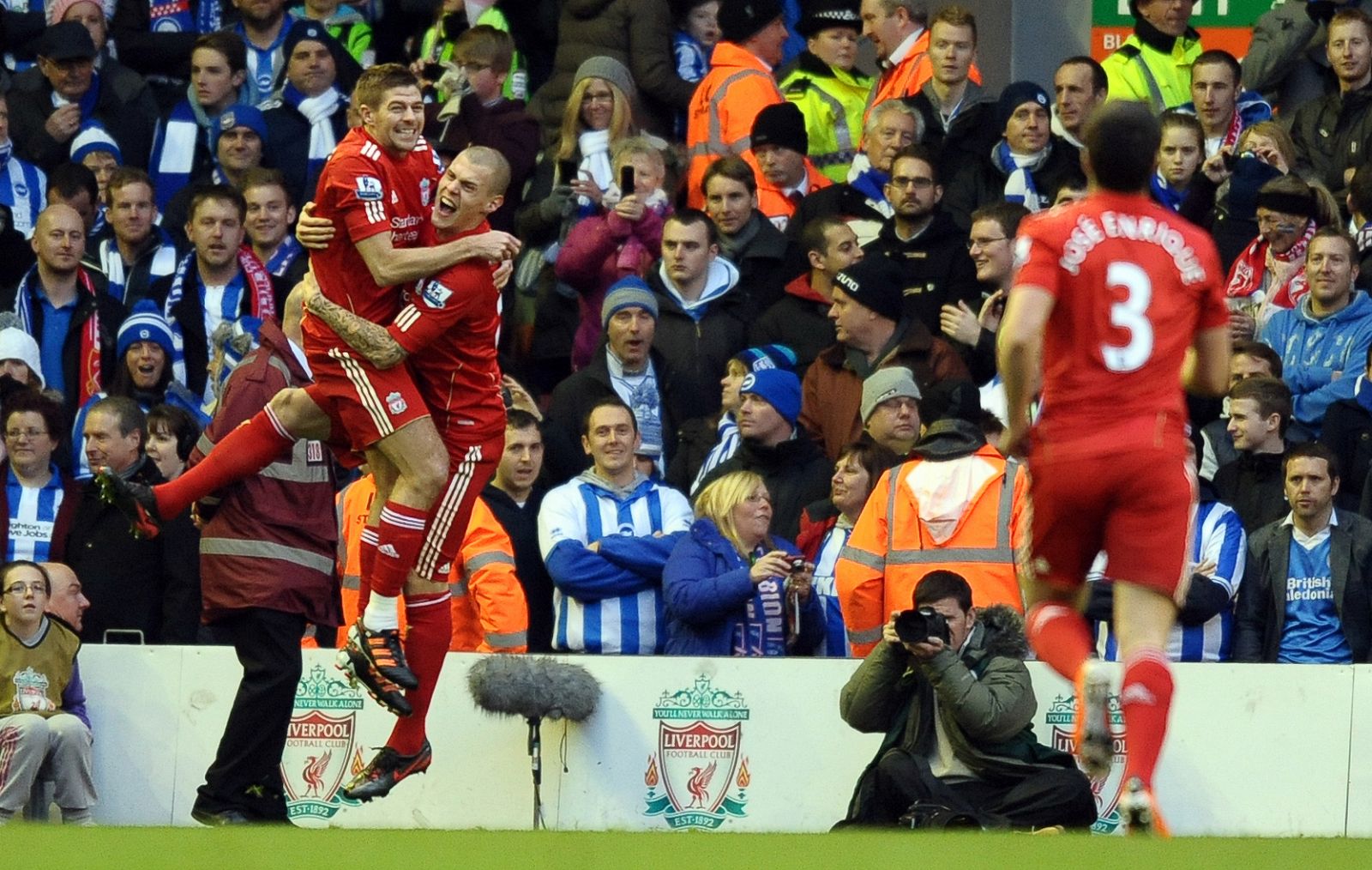 Los jugadores del Liverpool celebran uno de los goles ante el Brighton.