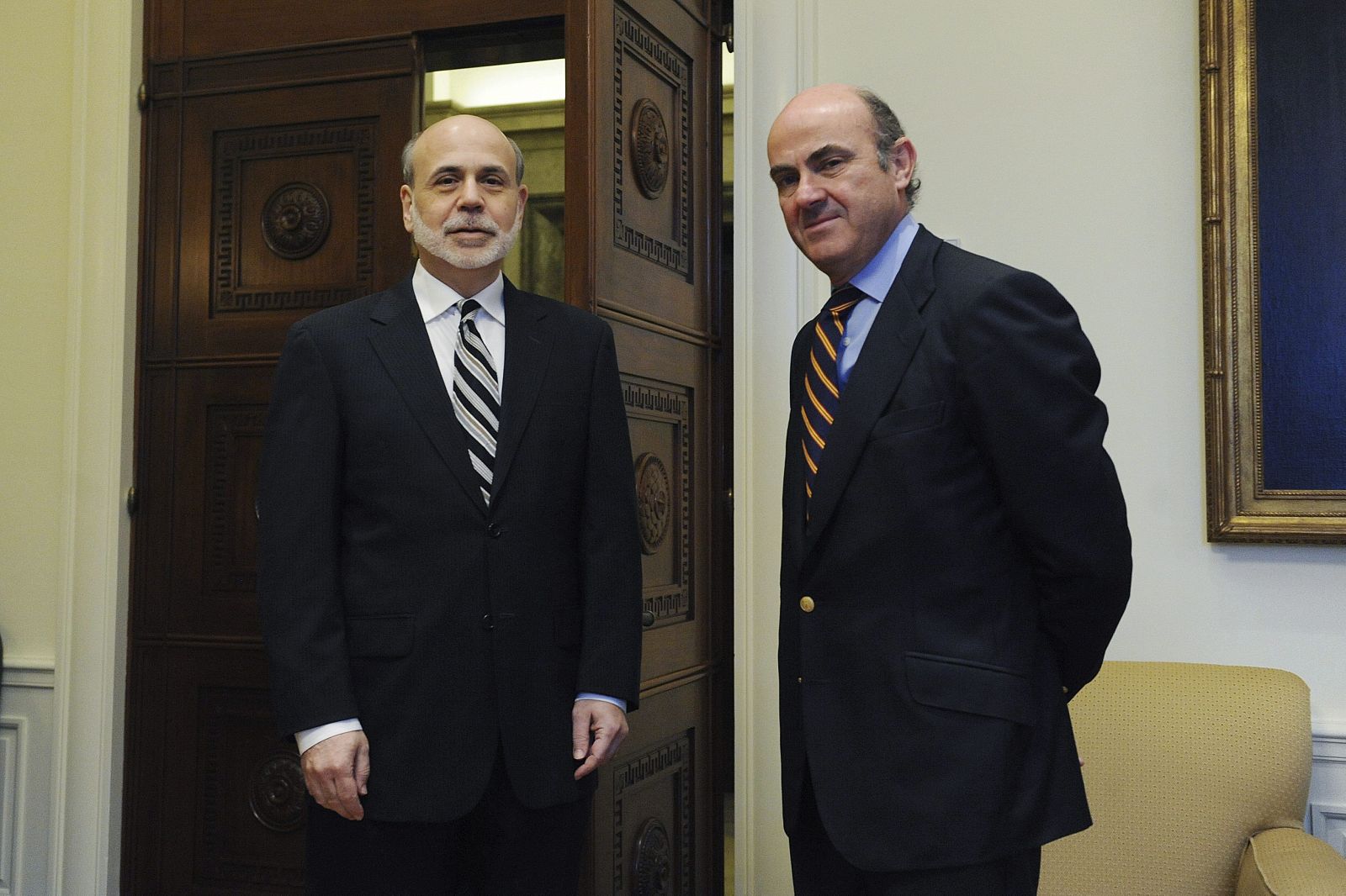 El ministro español de Economía y Competitividad, Luis de Guindos, se reúne con el presidente de la Reserva Federal, Ben Bernanke