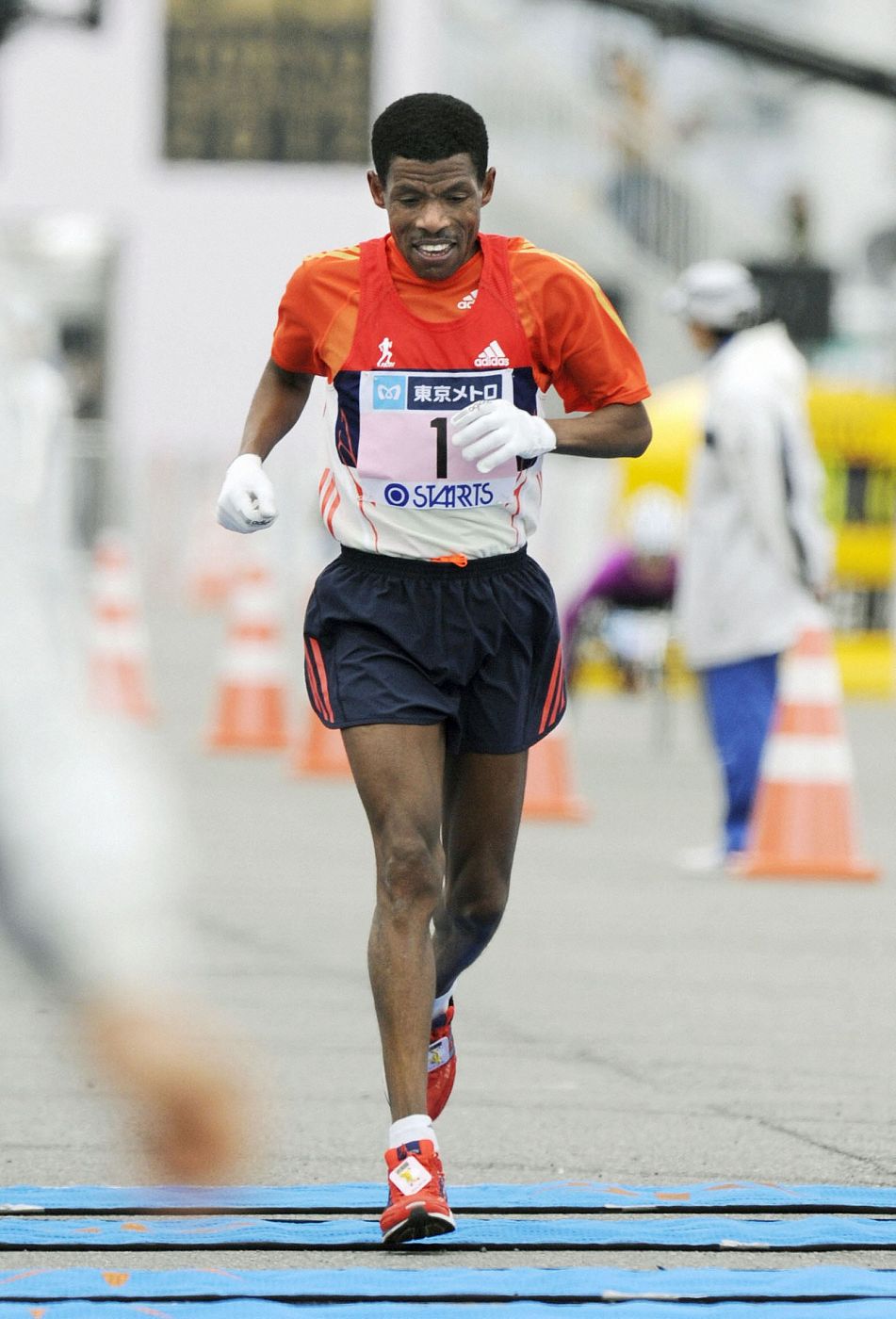 Gebrselassie of Ethiopia crosses the finish line in fourth place at the men's race of the Tokyo Marathon in Tokyo