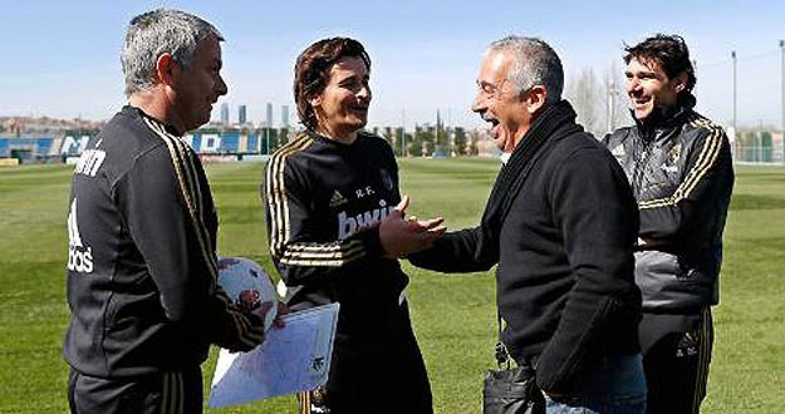 Manolo Preciado ha visitado al Real Madrid y ha aprovechado para saludar a Mourinho.