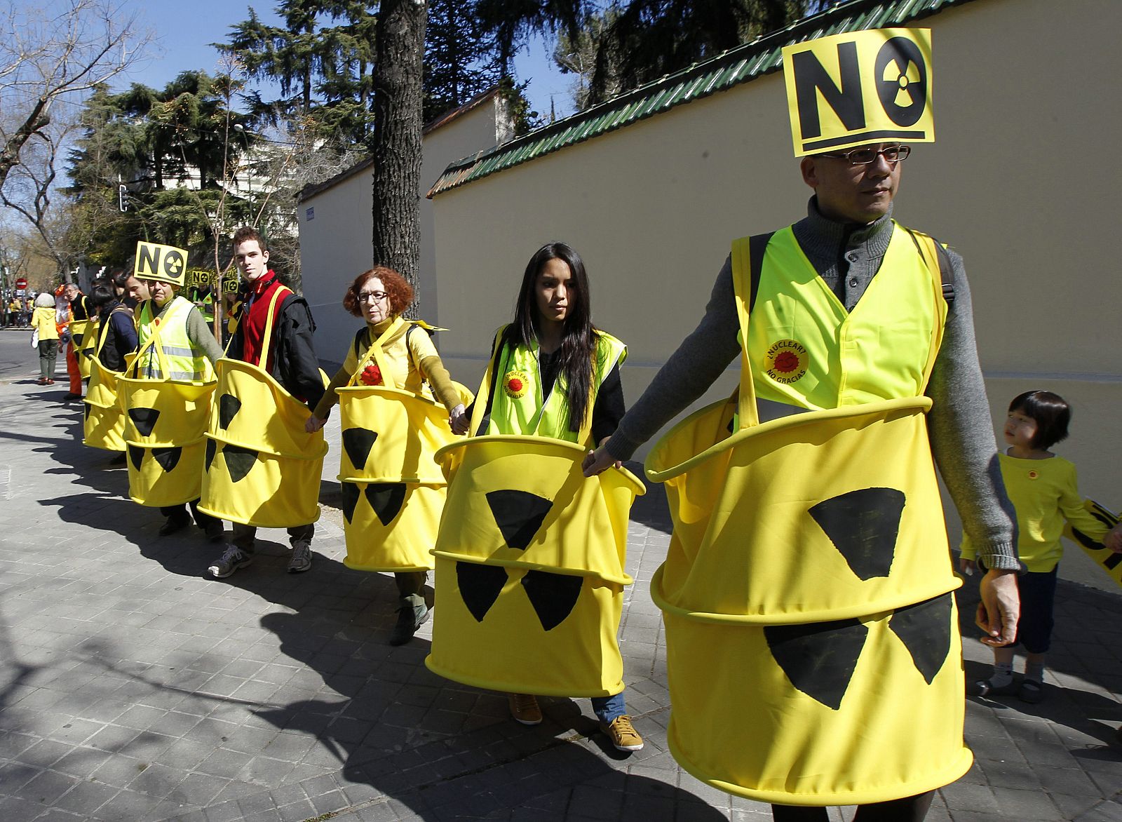 ECOLOGISTAS SE CONCENTRAN EN LA EMBAJADA DE JAPÓN, EN ANIVERSARIO DE FUKUSHIMA