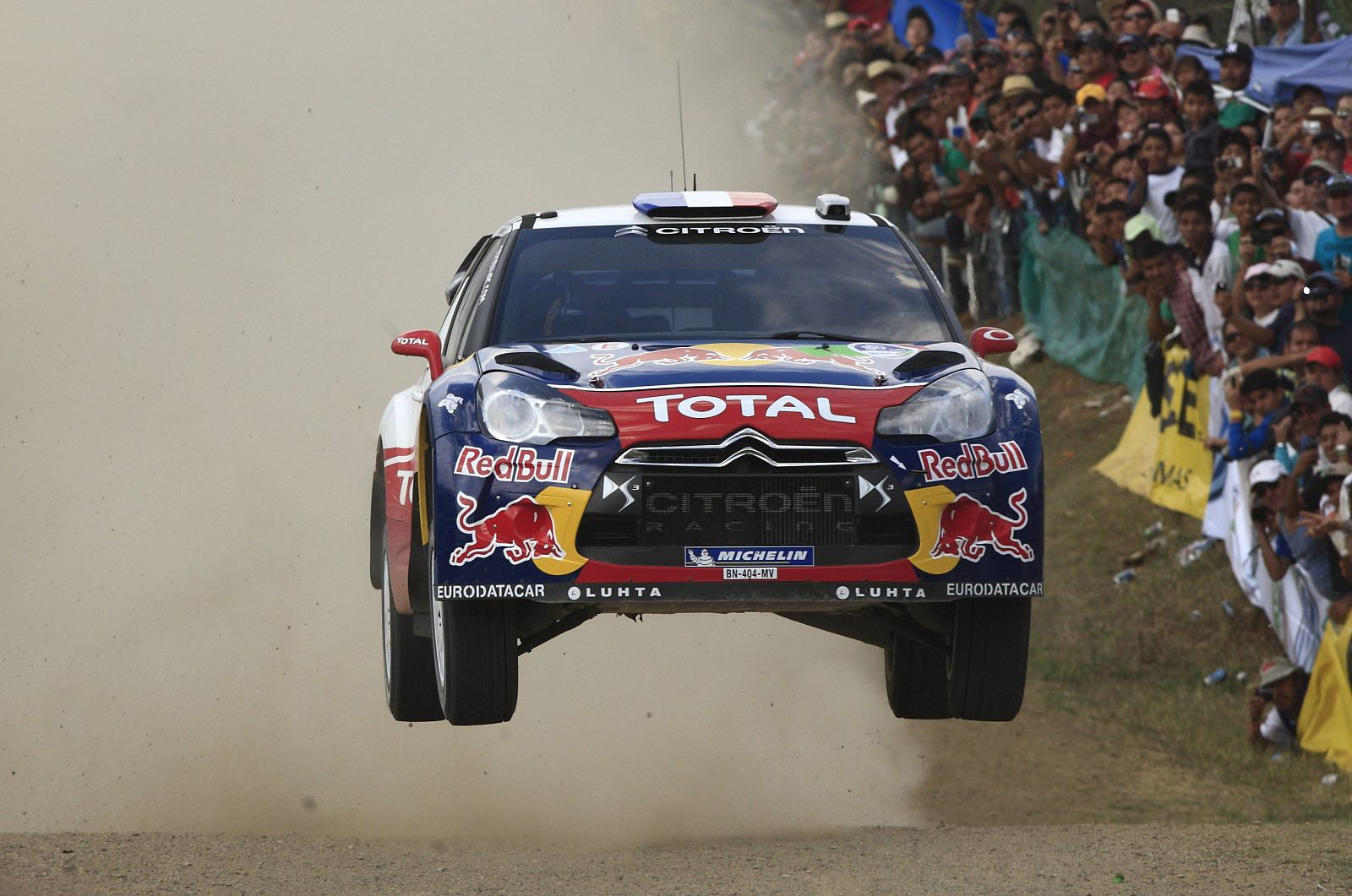 El piloto francés Sébastien Loeb conduce su Citroën