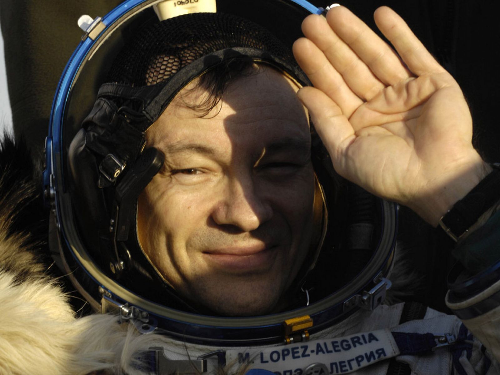 López Alegría tras volver de la expedición 14. El astronauta español viajó hasta la ISS en una Soyuz en septiembre de 2006. Esta fue su última misión espacial y en la que estableció un récord de permanencia en el espacio.