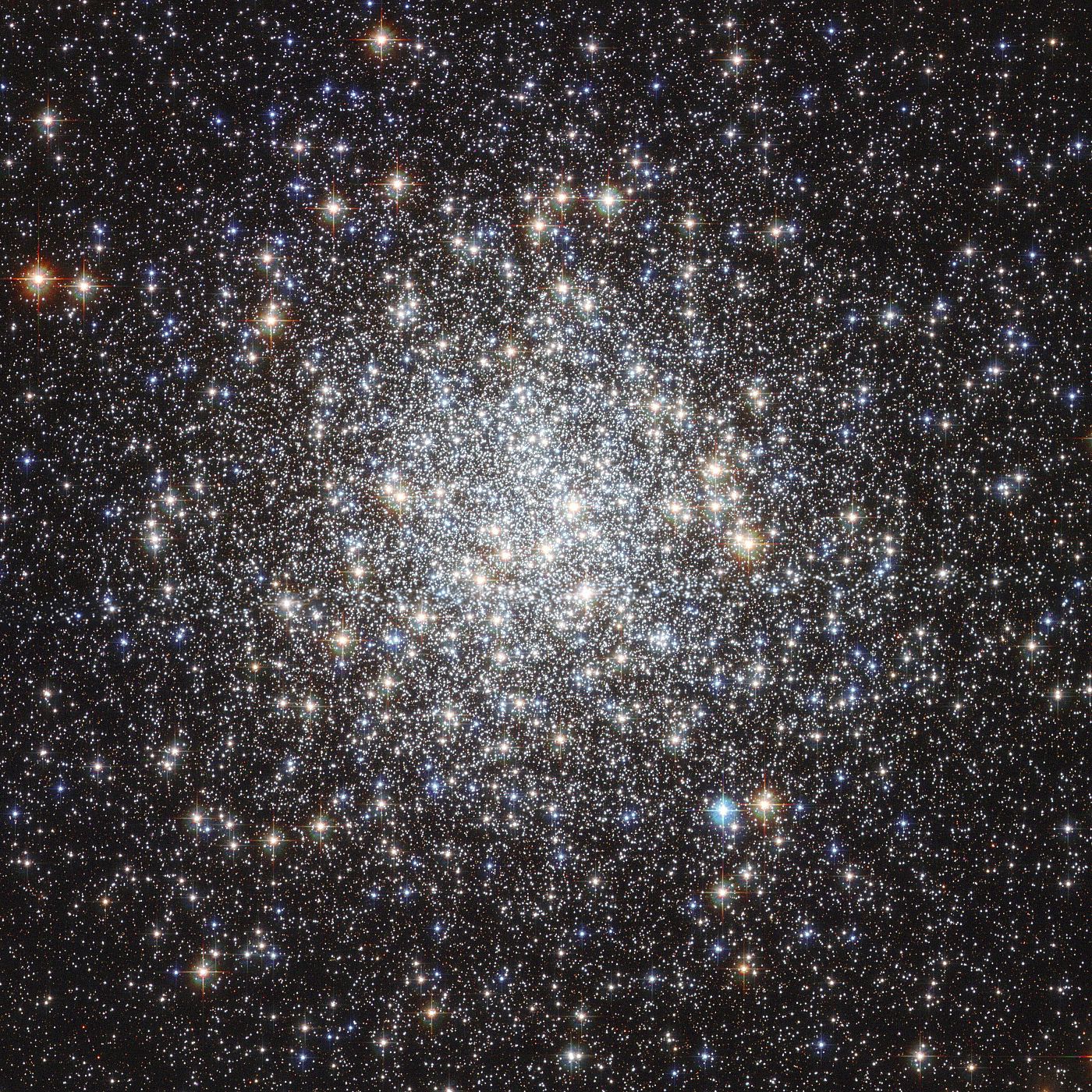 Imagen facilitada del cúmulo global Messier 9, la más nítida captada por el telescopio Hubble. ESA