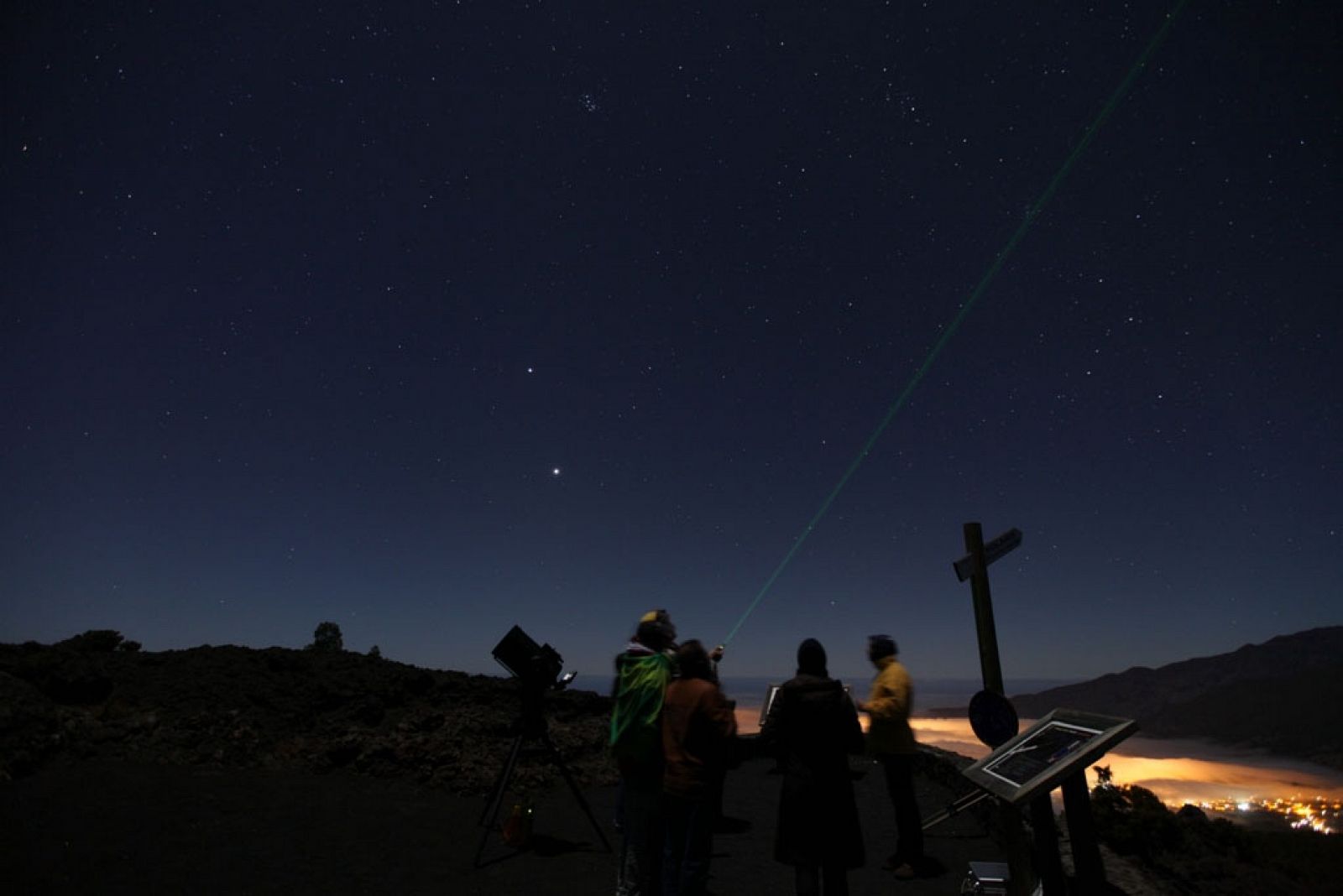 Una observacion astronómica en uno de los miradores de la isla canaria de La Palma