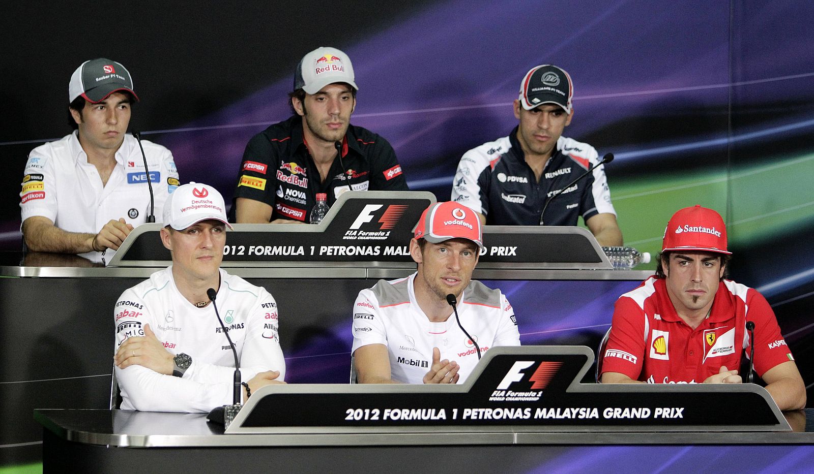 Los pilotos Sergio Perez, Vergne, Maldonado, Schumacher, Button y Fernando Alonso, antes del GP de Malasia.