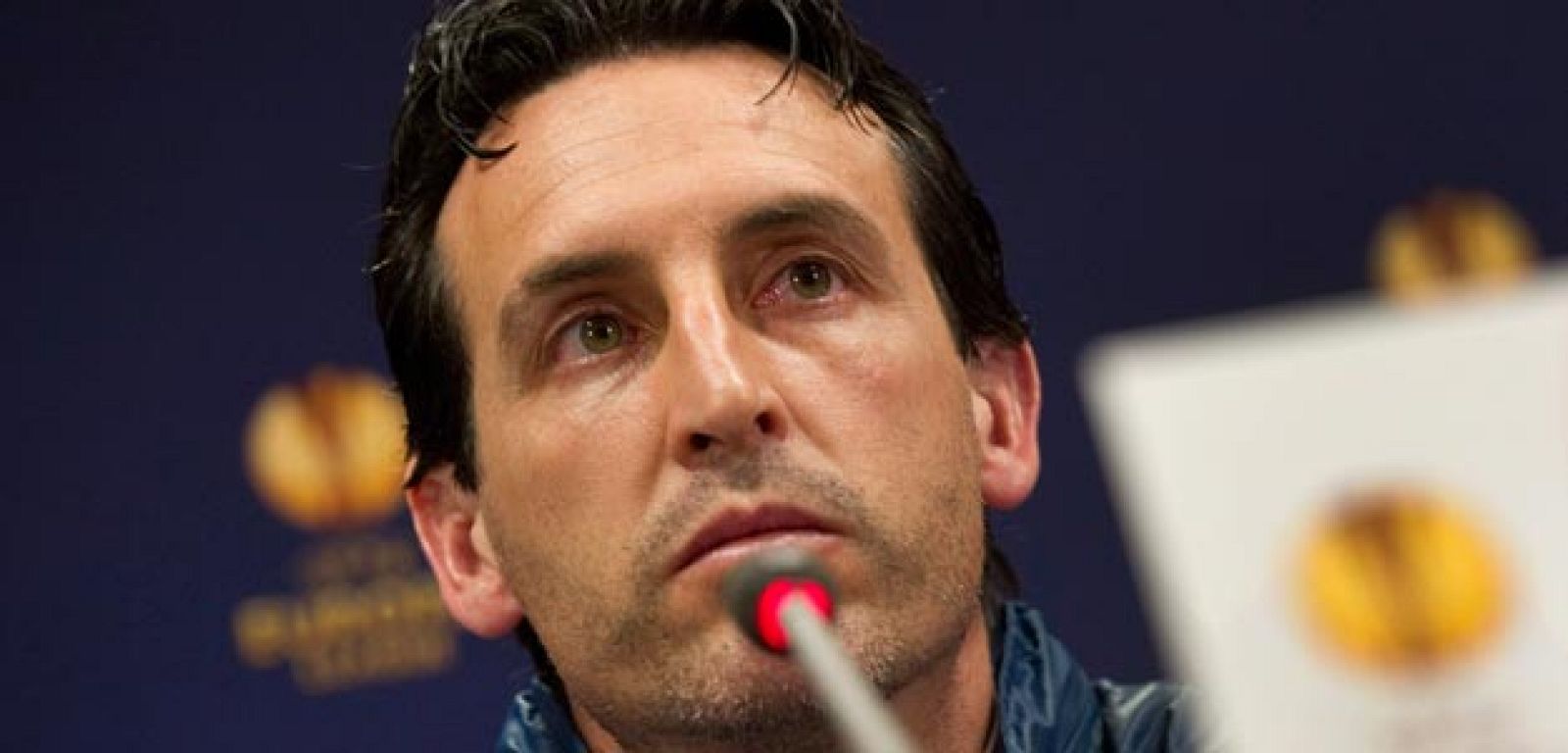 El entrenador del Valencia FC Unai Emery comparece ante los medios en Alkmaar este martes