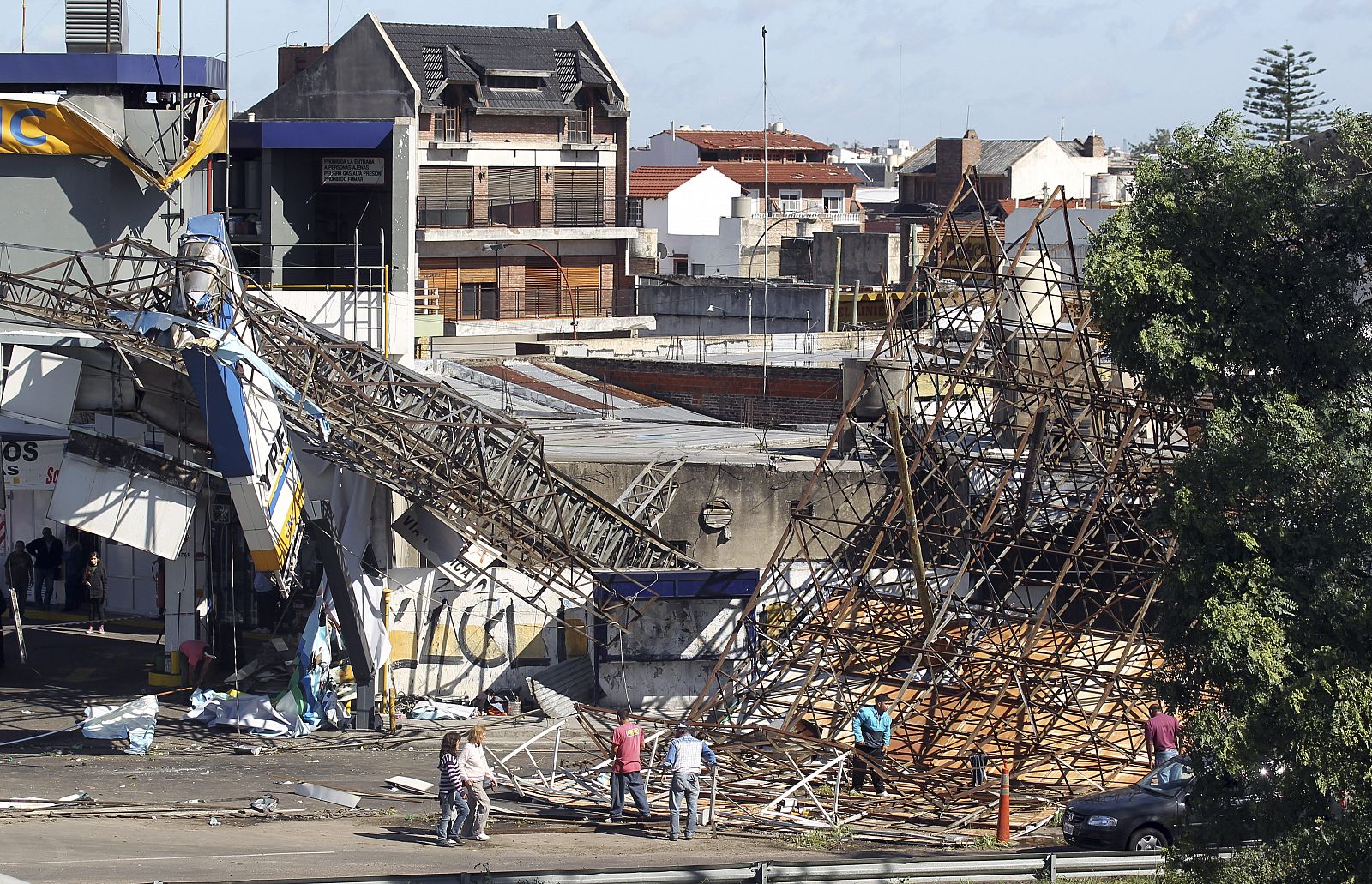Destrozos que ha causado el temporal en Buenos Aires.