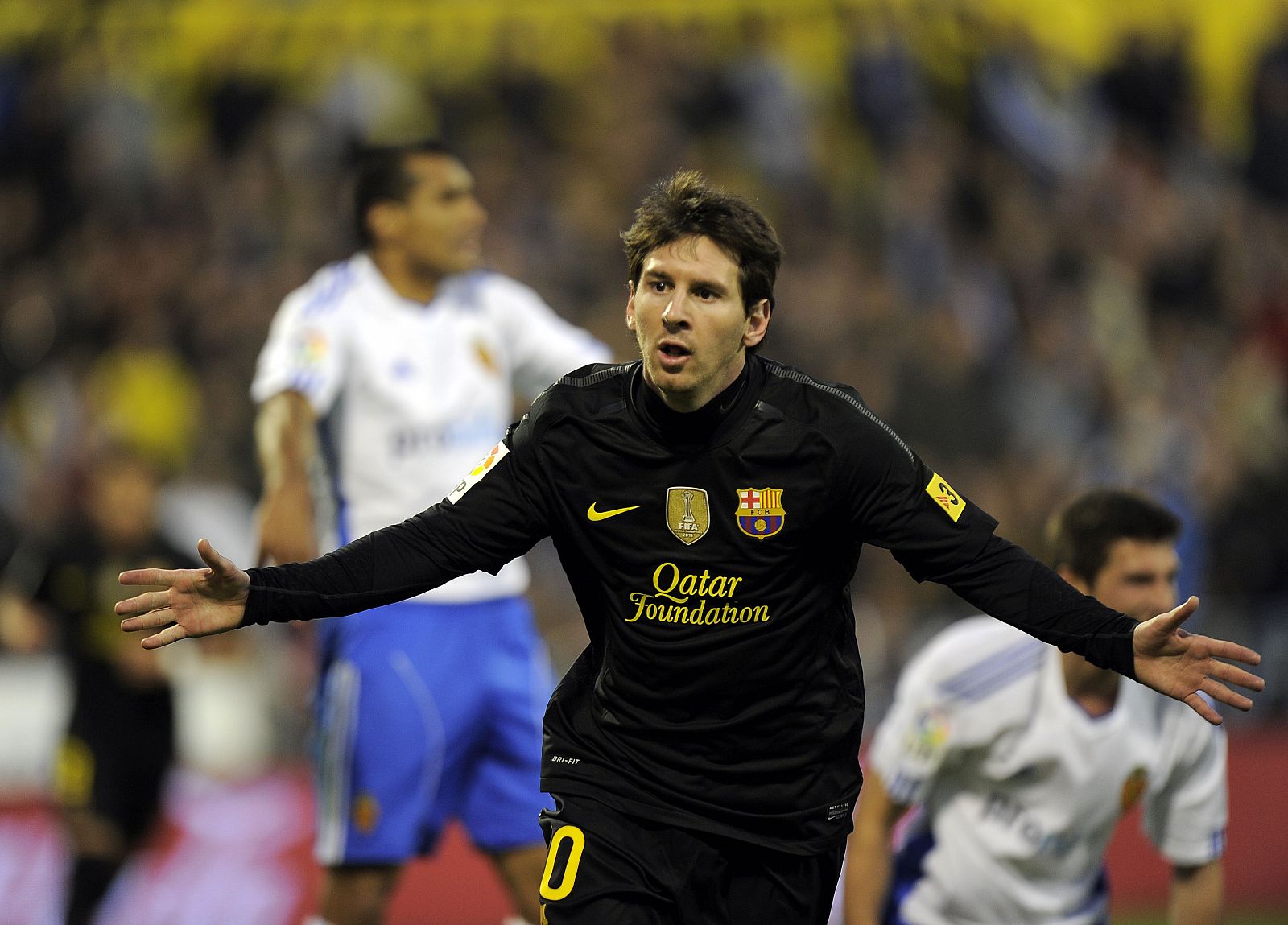 El delantero del Barça Lionel Messi celebra uno de sus dos goles marcados ante el Zaragoza.