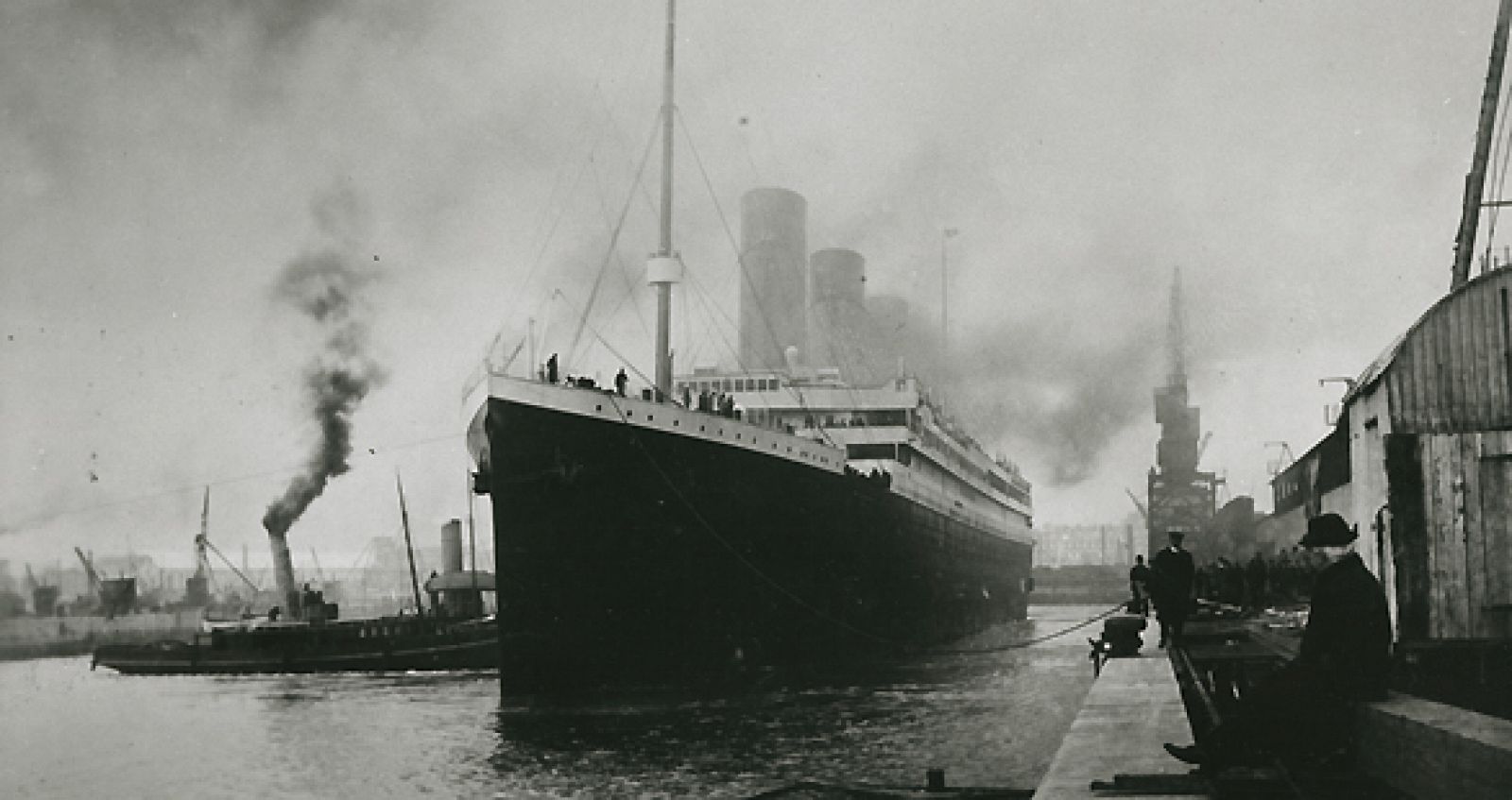 Momento en el que el Titanic zarpa del puerto de Southampton.