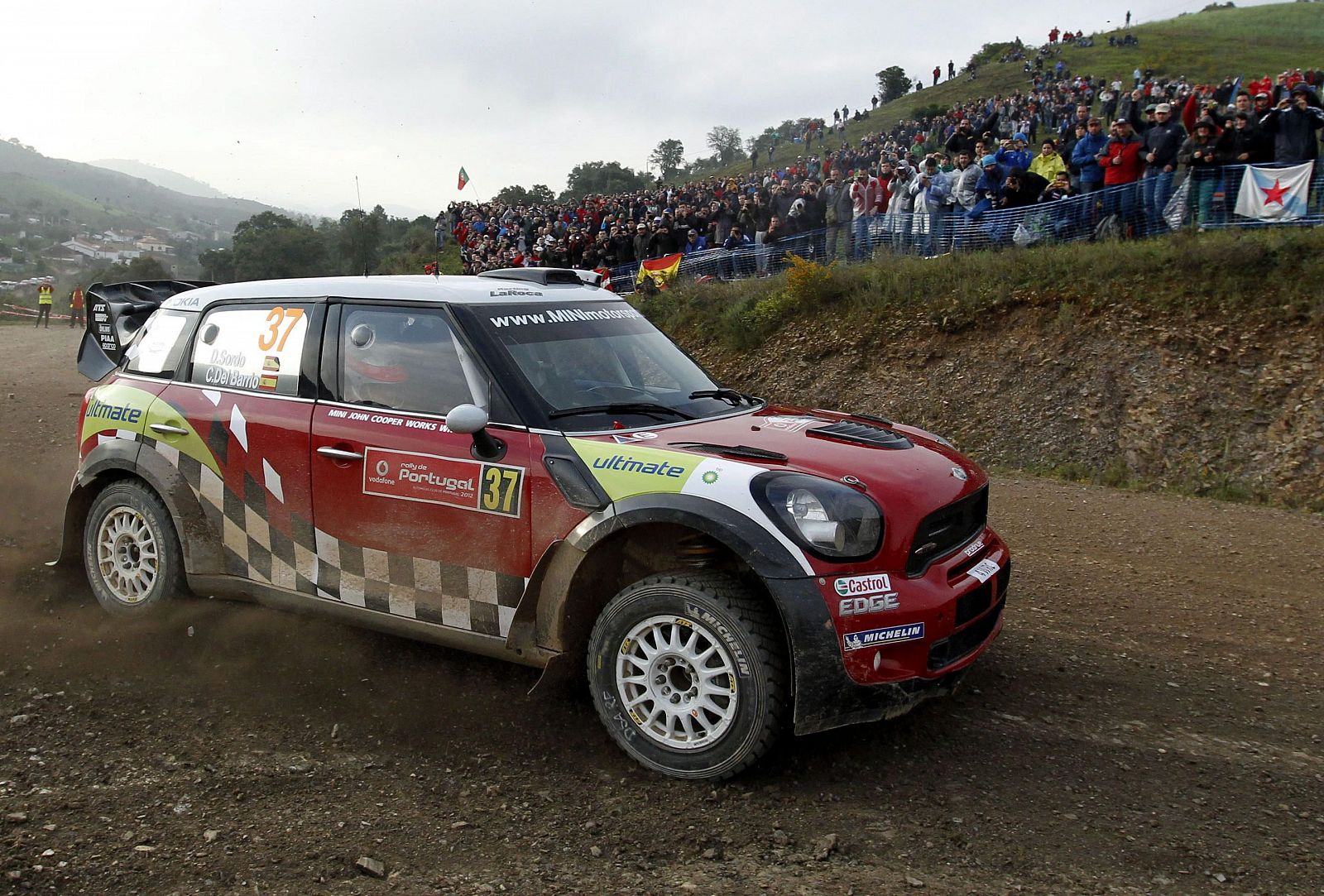 El piloto español Dani Sordo y su copiloto, Carlos Barrio, en el pasado Rally de Portugal