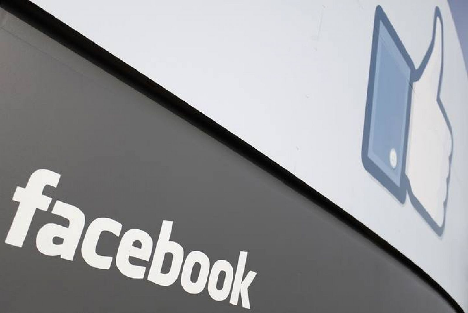 Facebook estudia cobrar por destacar publicaciones de los usuarios